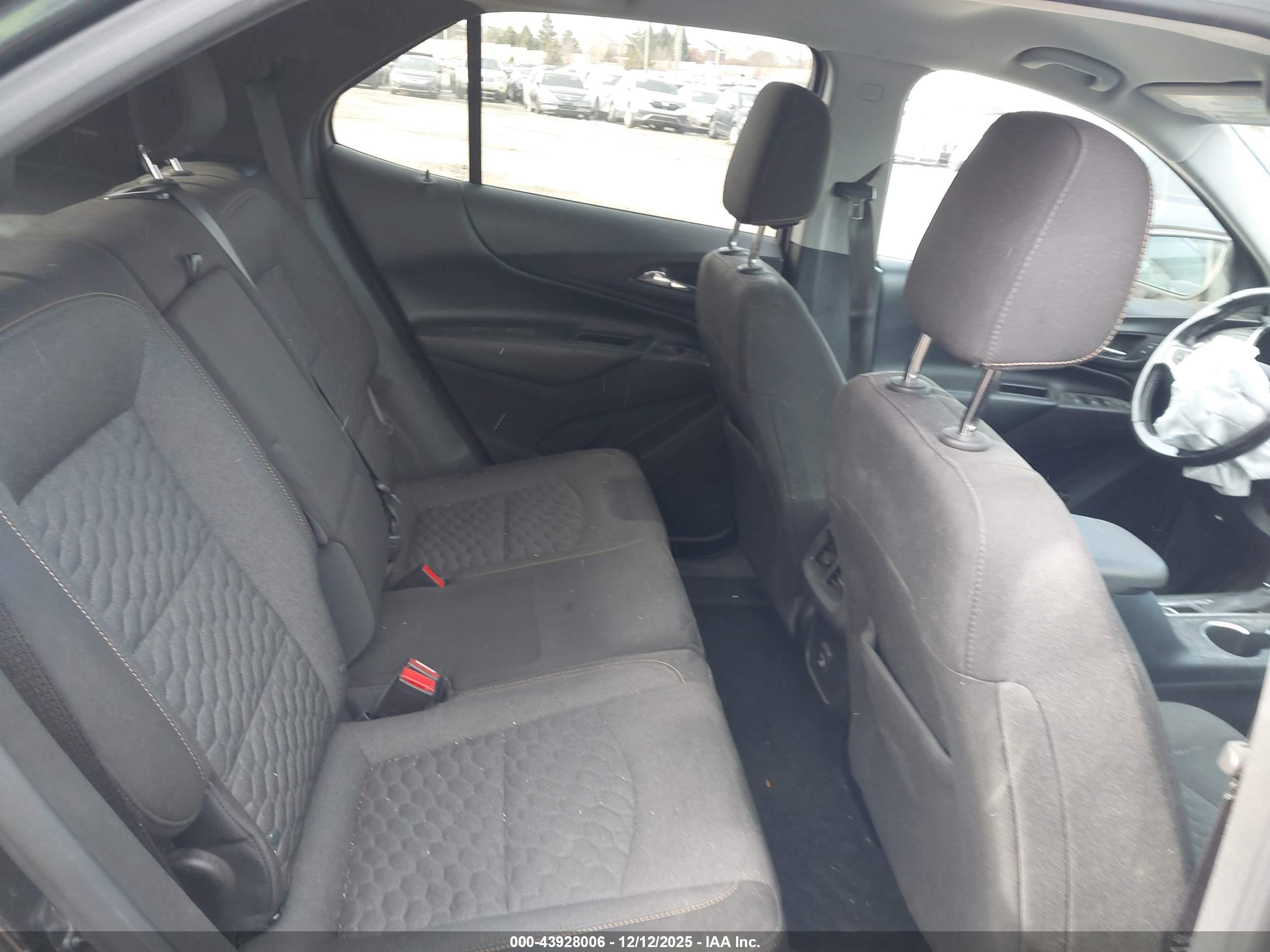 CHEVROLET EQUINOX image 8