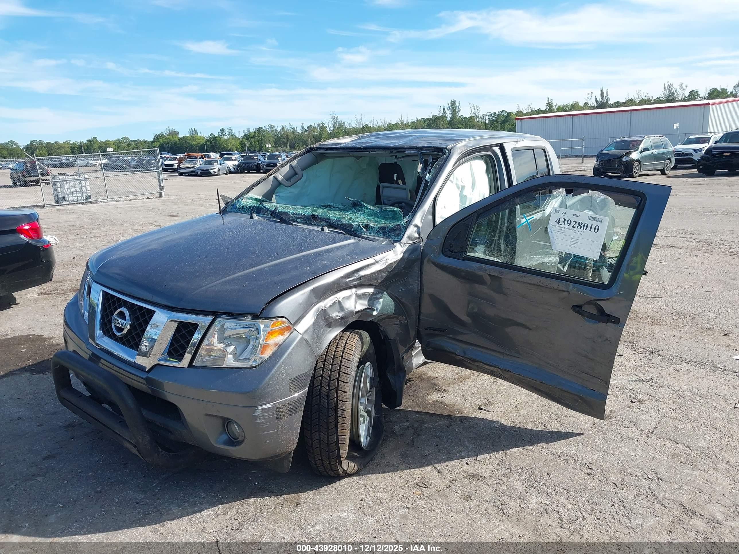 NISSAN FRONTIER image 2