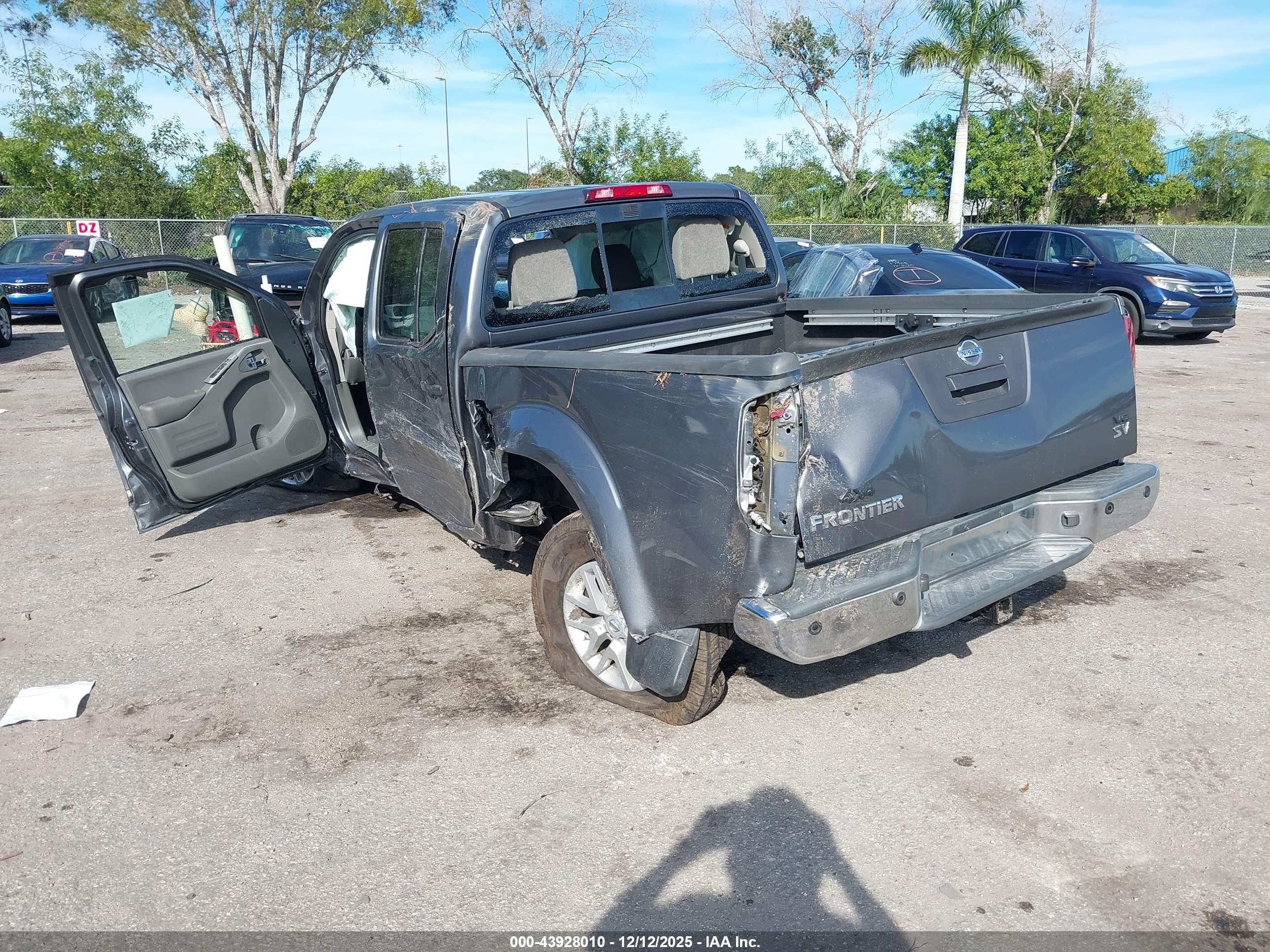 NISSAN FRONTIER image 3