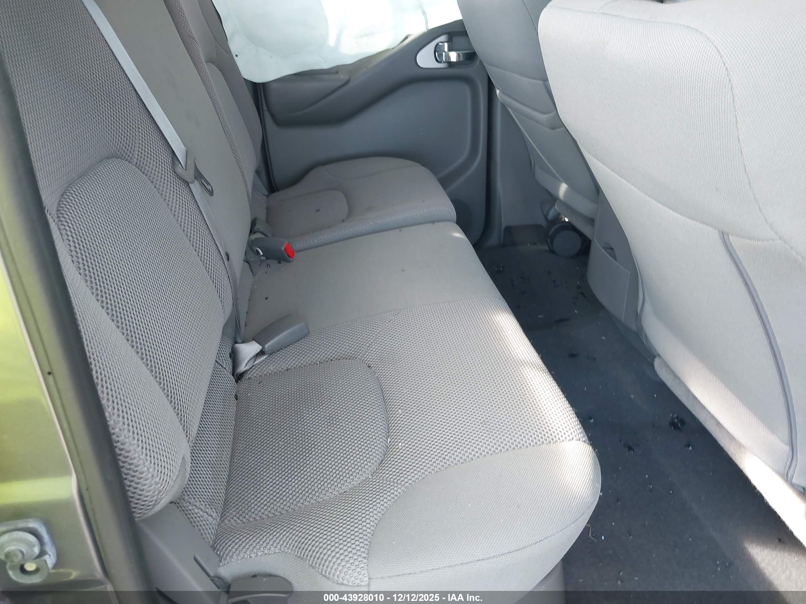 NISSAN FRONTIER image 8
