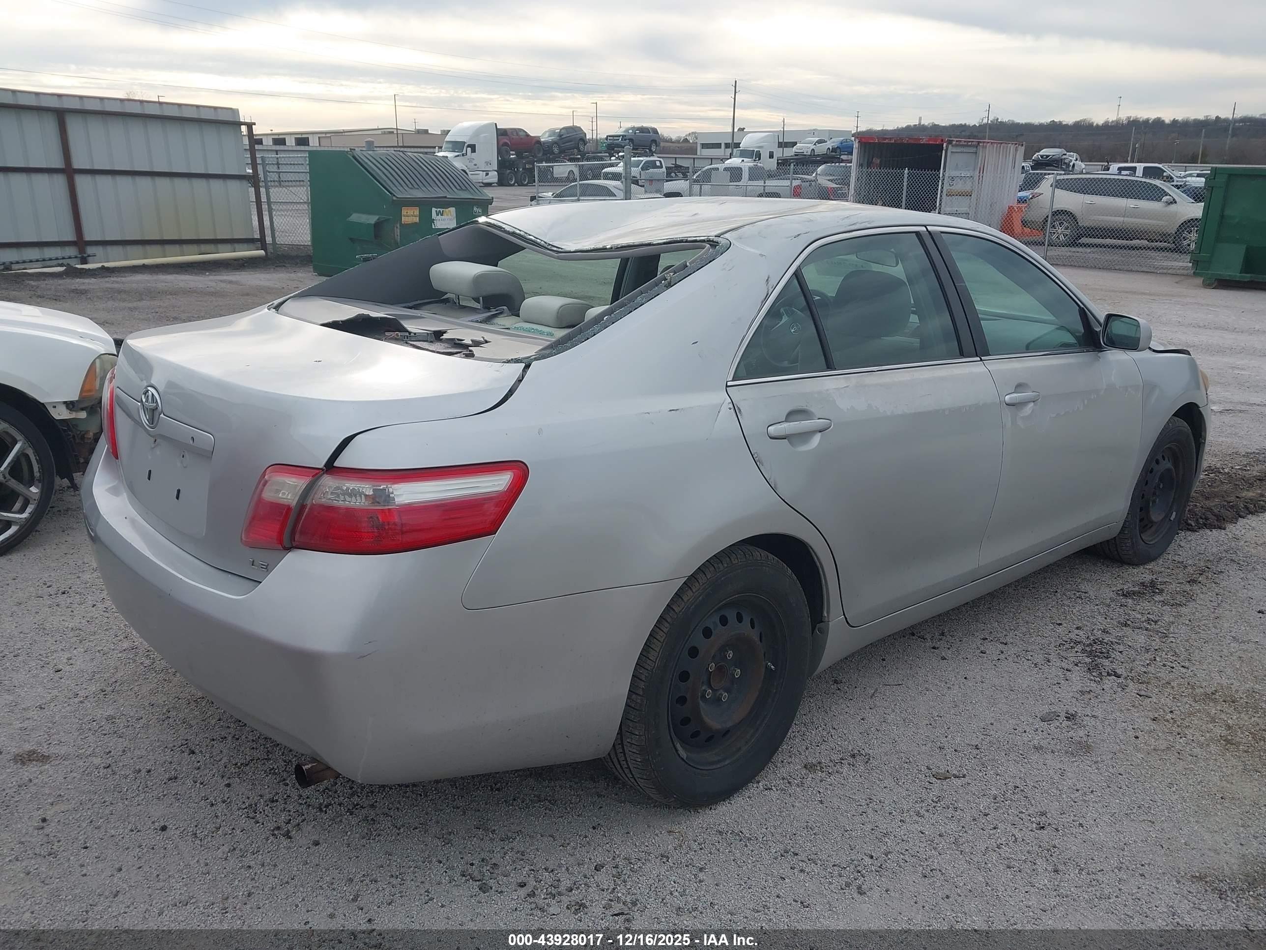 TOYOTA CAMRY image 4