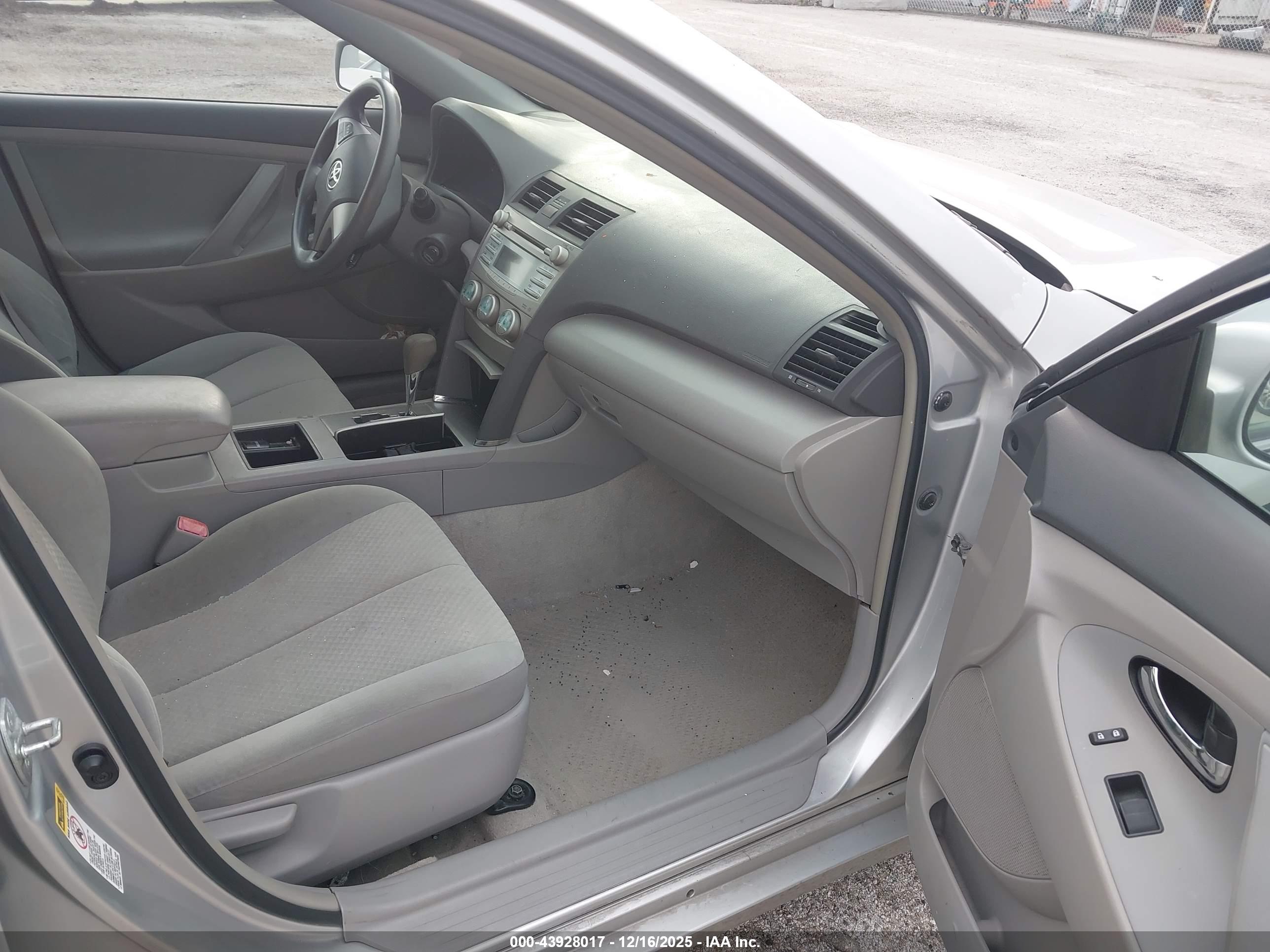 TOYOTA CAMRY image 5