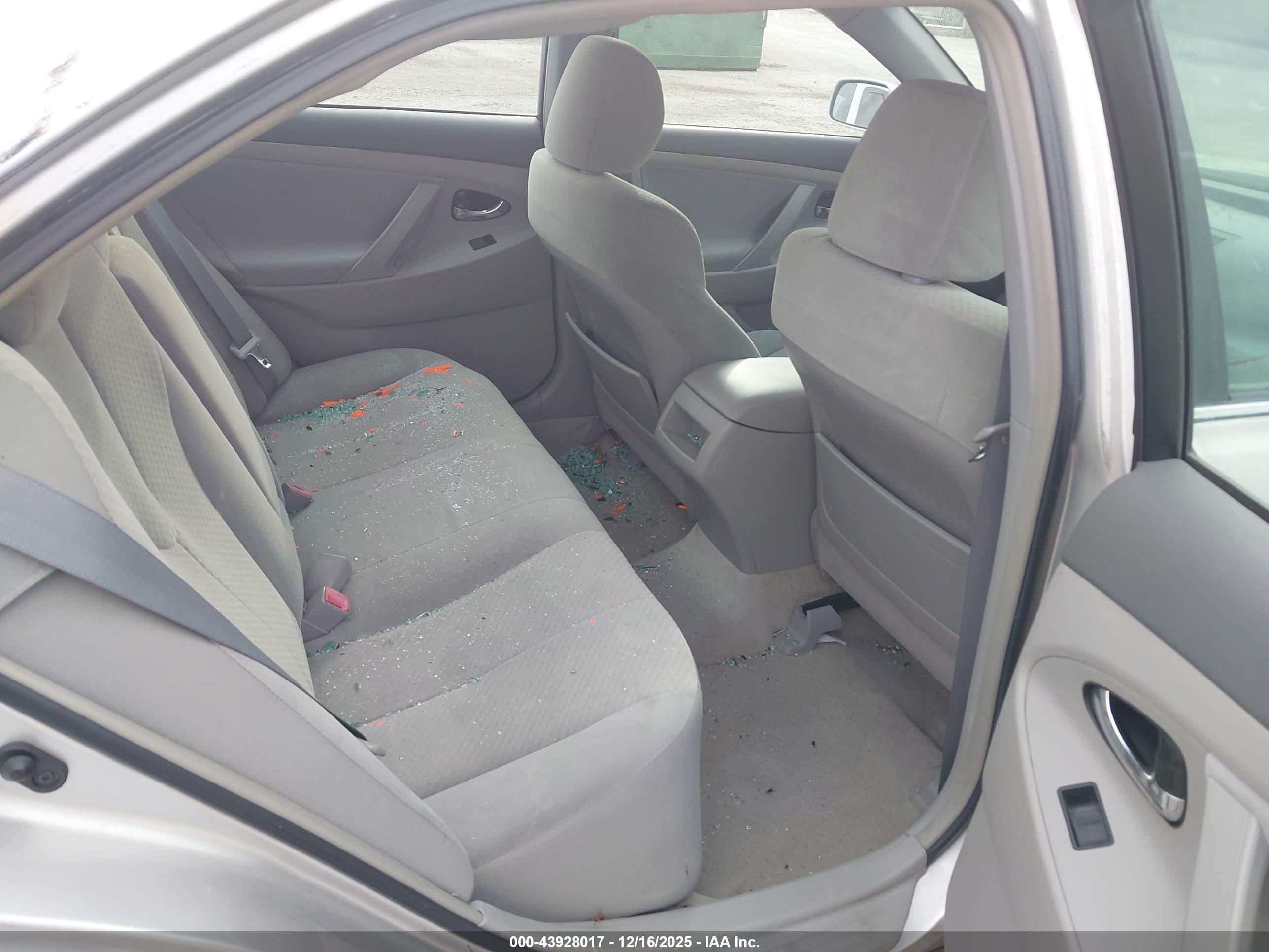 TOYOTA CAMRY image 8