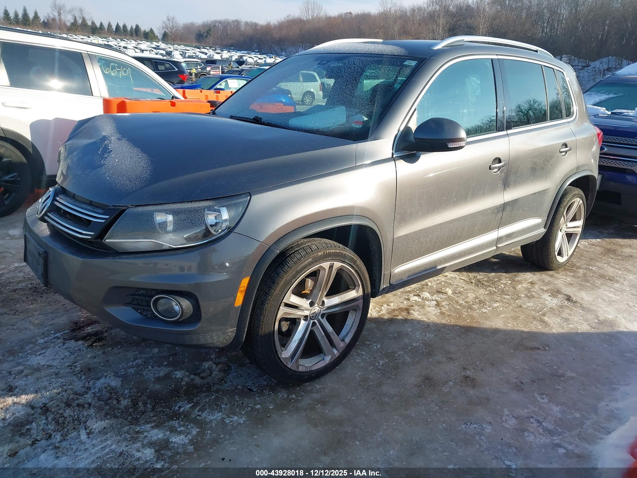 VOLKSWAGEN TIGUAN image 2