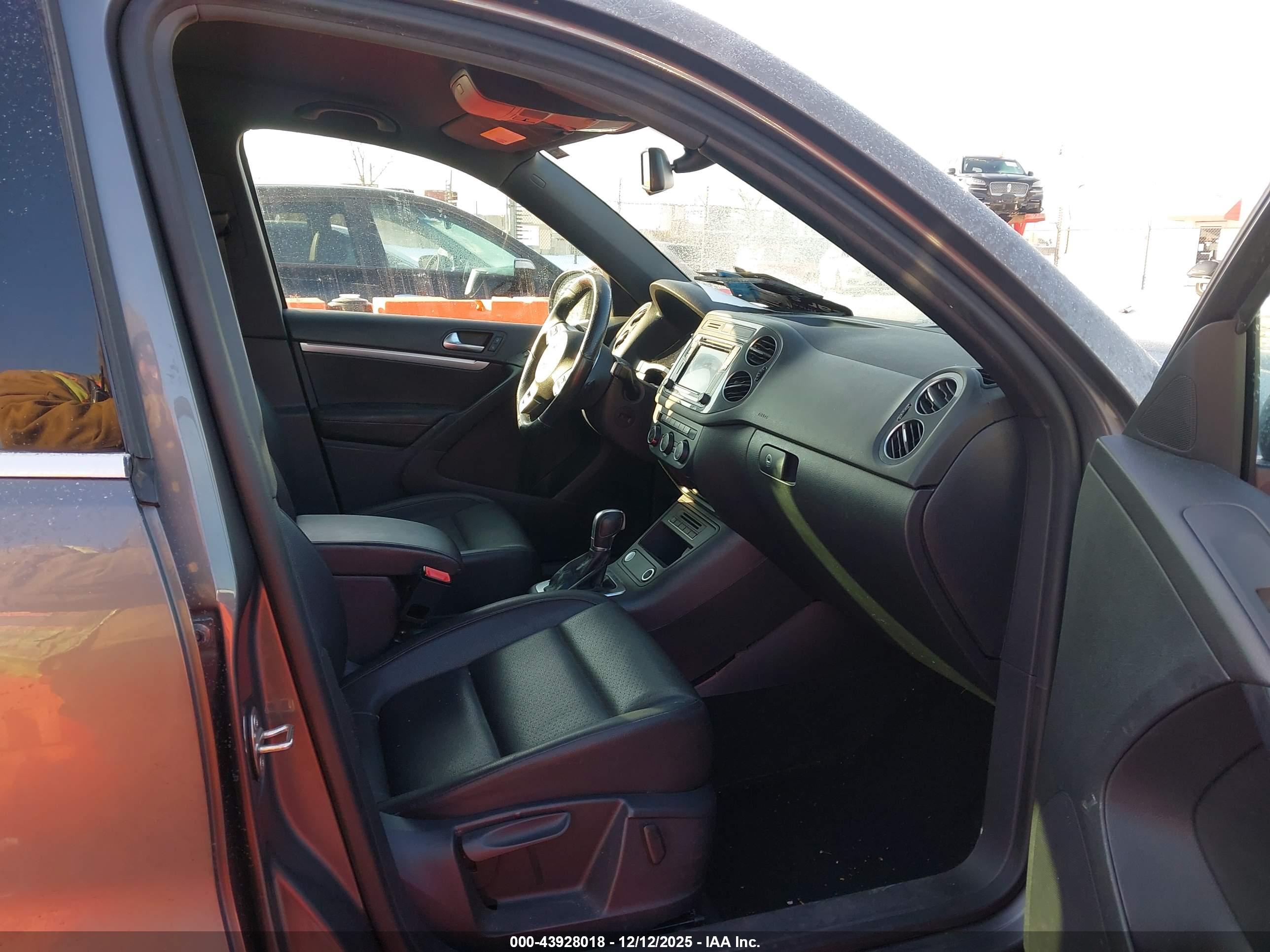 VOLKSWAGEN TIGUAN image 5
