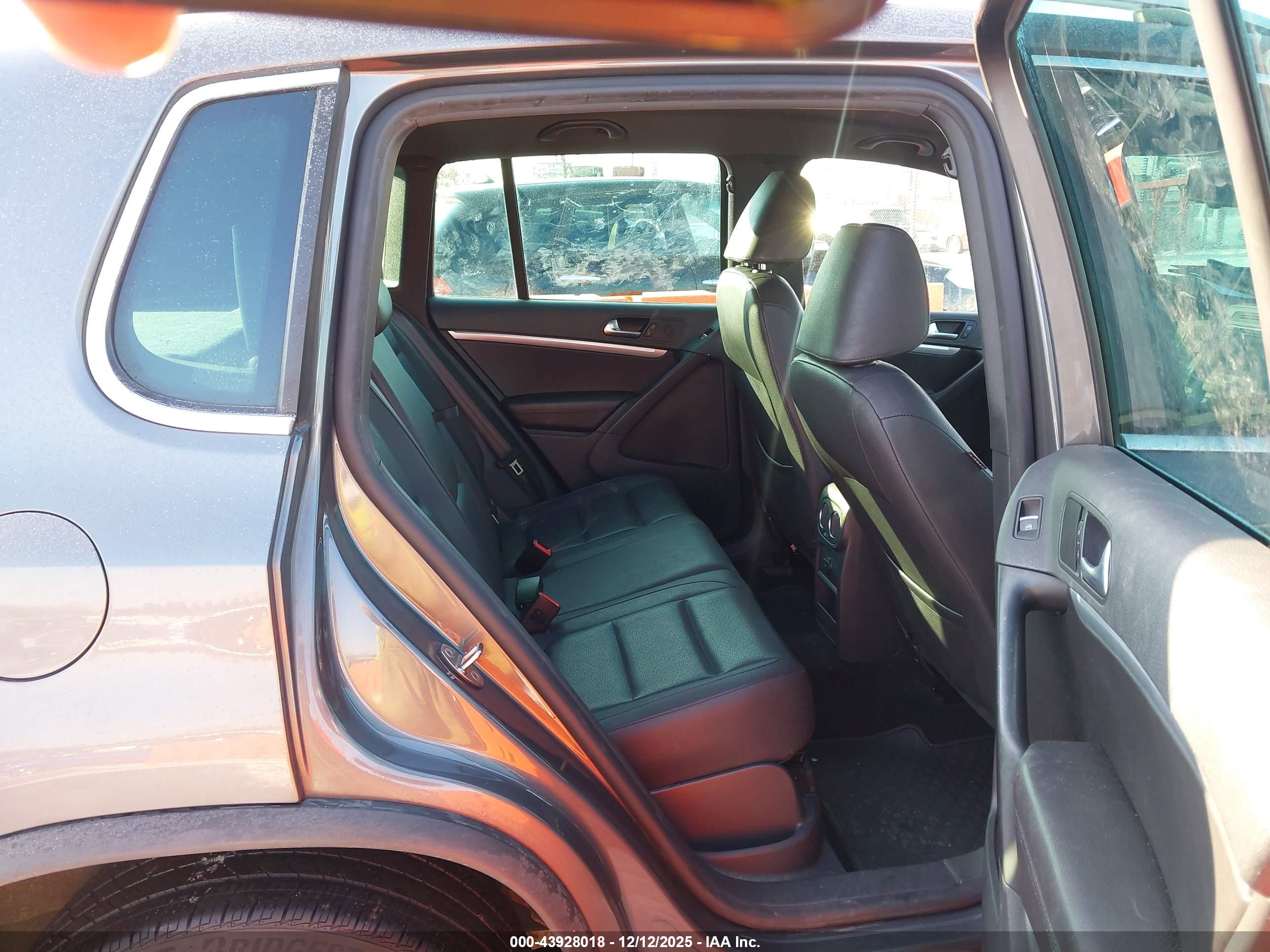 VOLKSWAGEN TIGUAN image 8