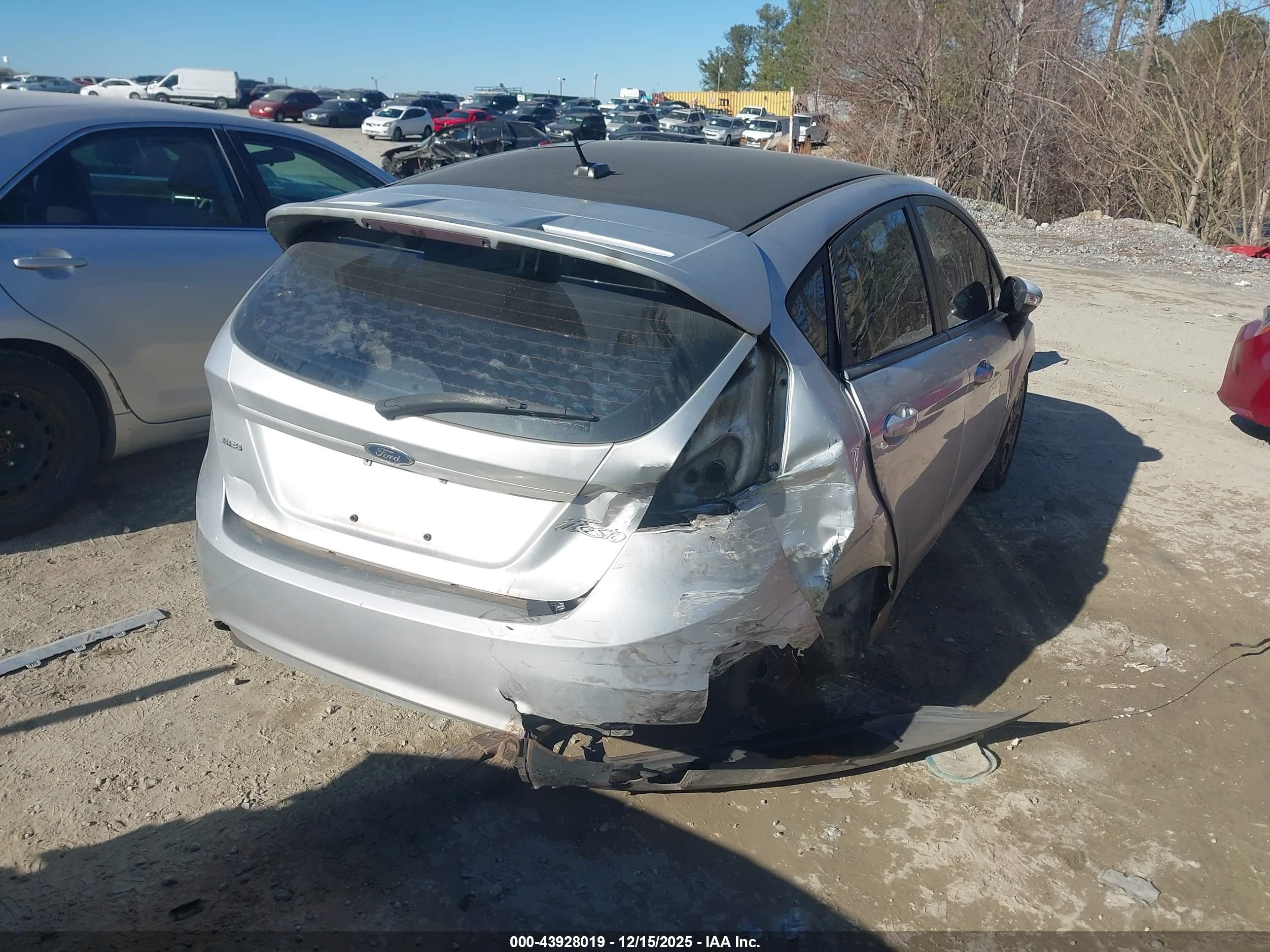 FORD FIESTA image 4