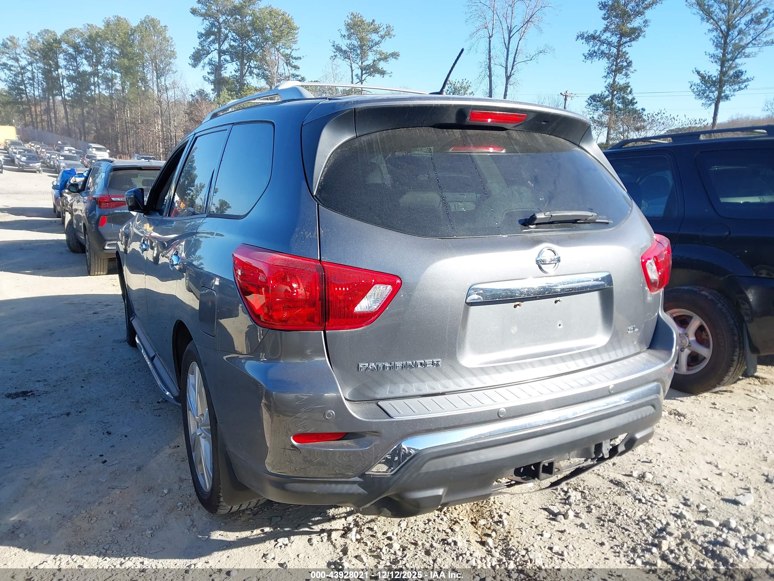 NISSAN PATHFINDER image 3