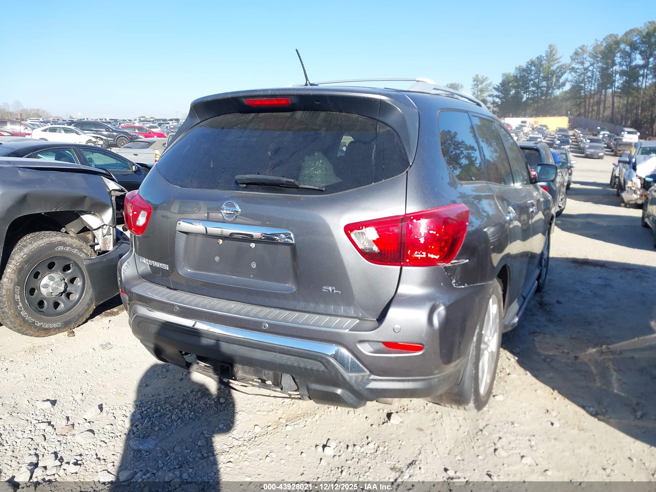 NISSAN PATHFINDER image 4