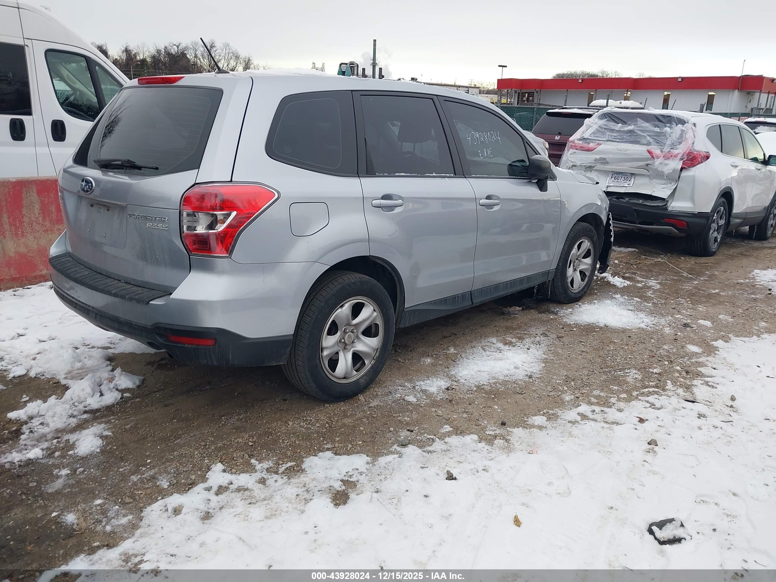 SUBARU FORESTER image 4