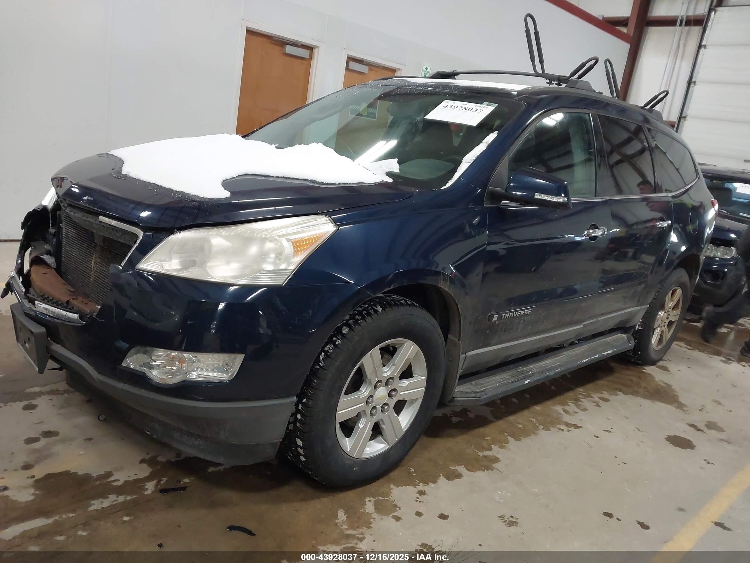 CHEVROLET TRAVERSE image 2