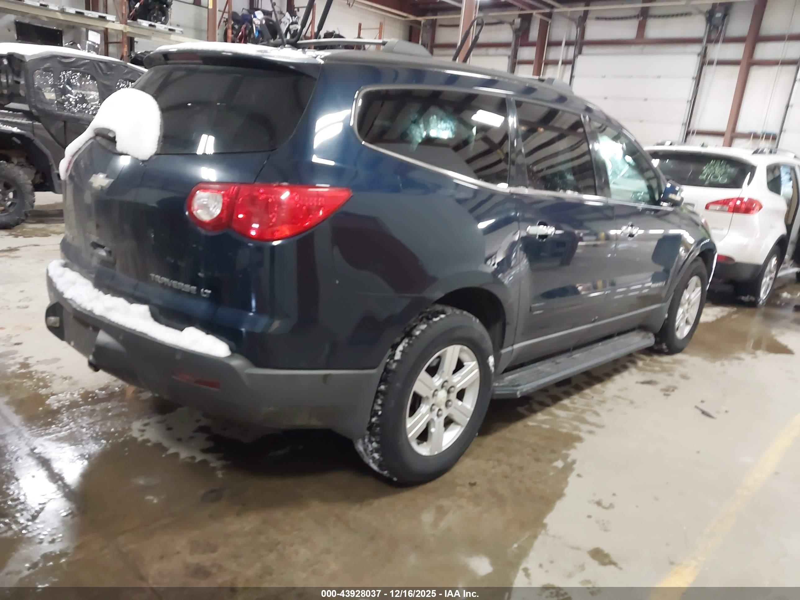 CHEVROLET TRAVERSE image 4