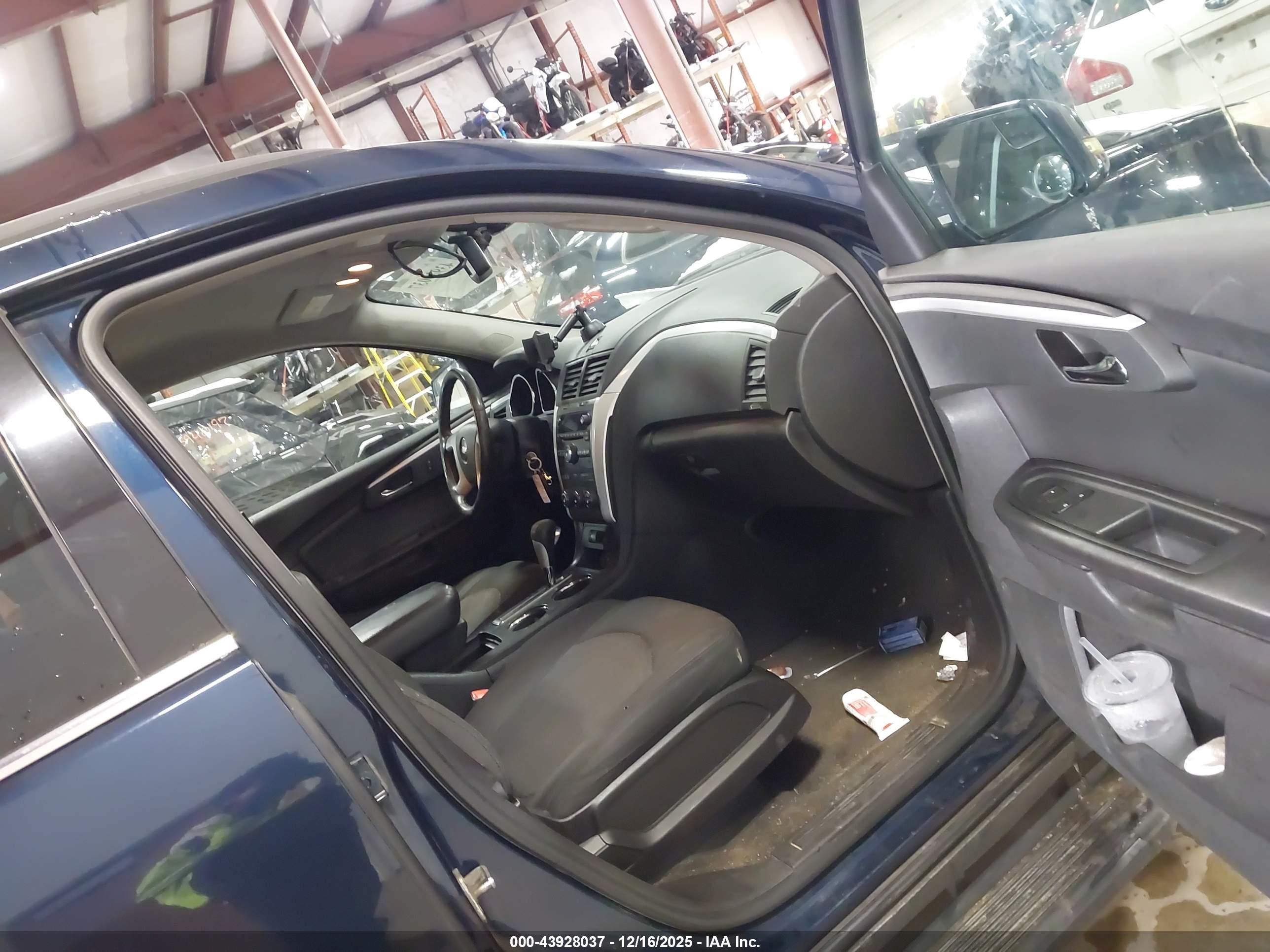 CHEVROLET TRAVERSE image 5