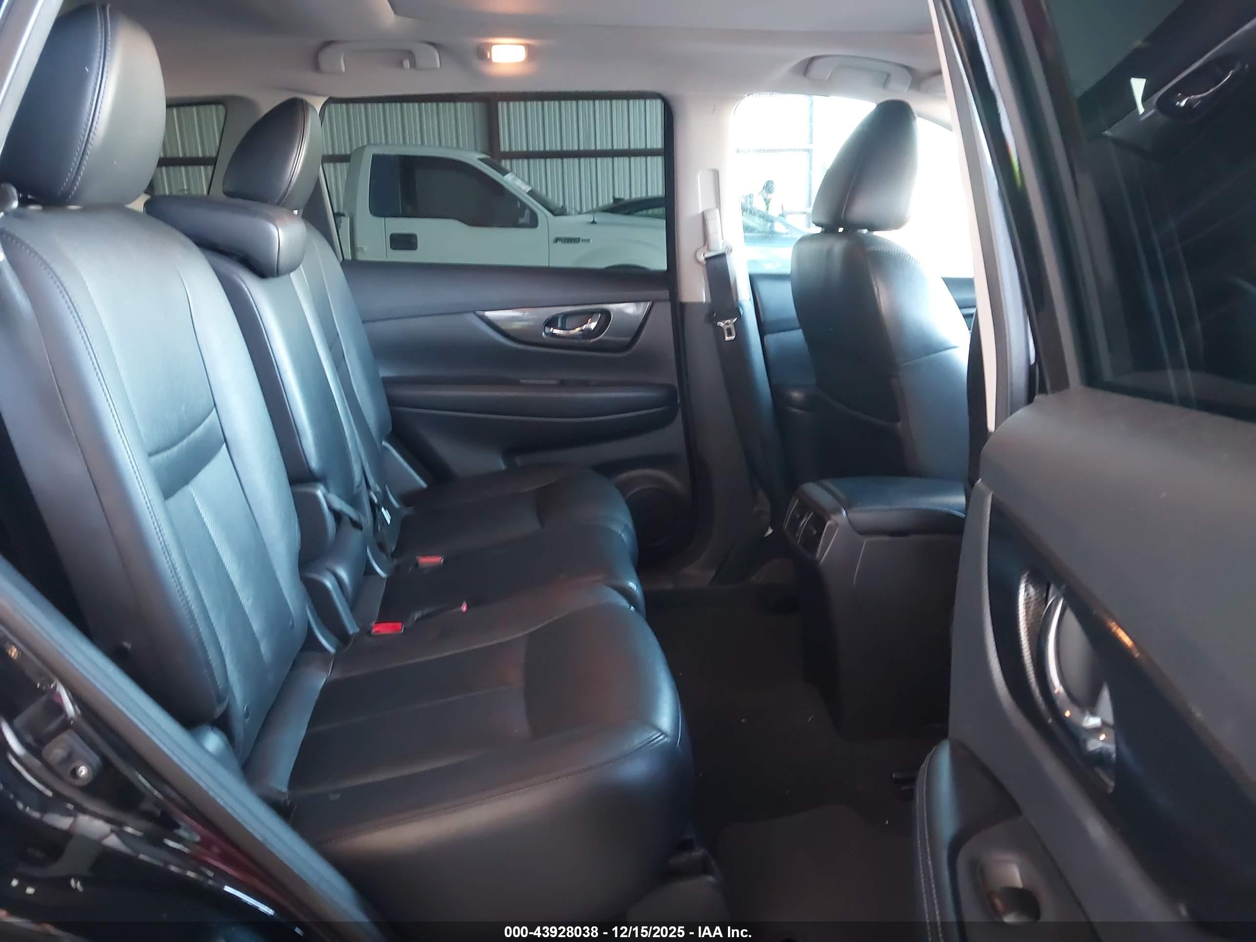 NISSAN ROGUE image 8