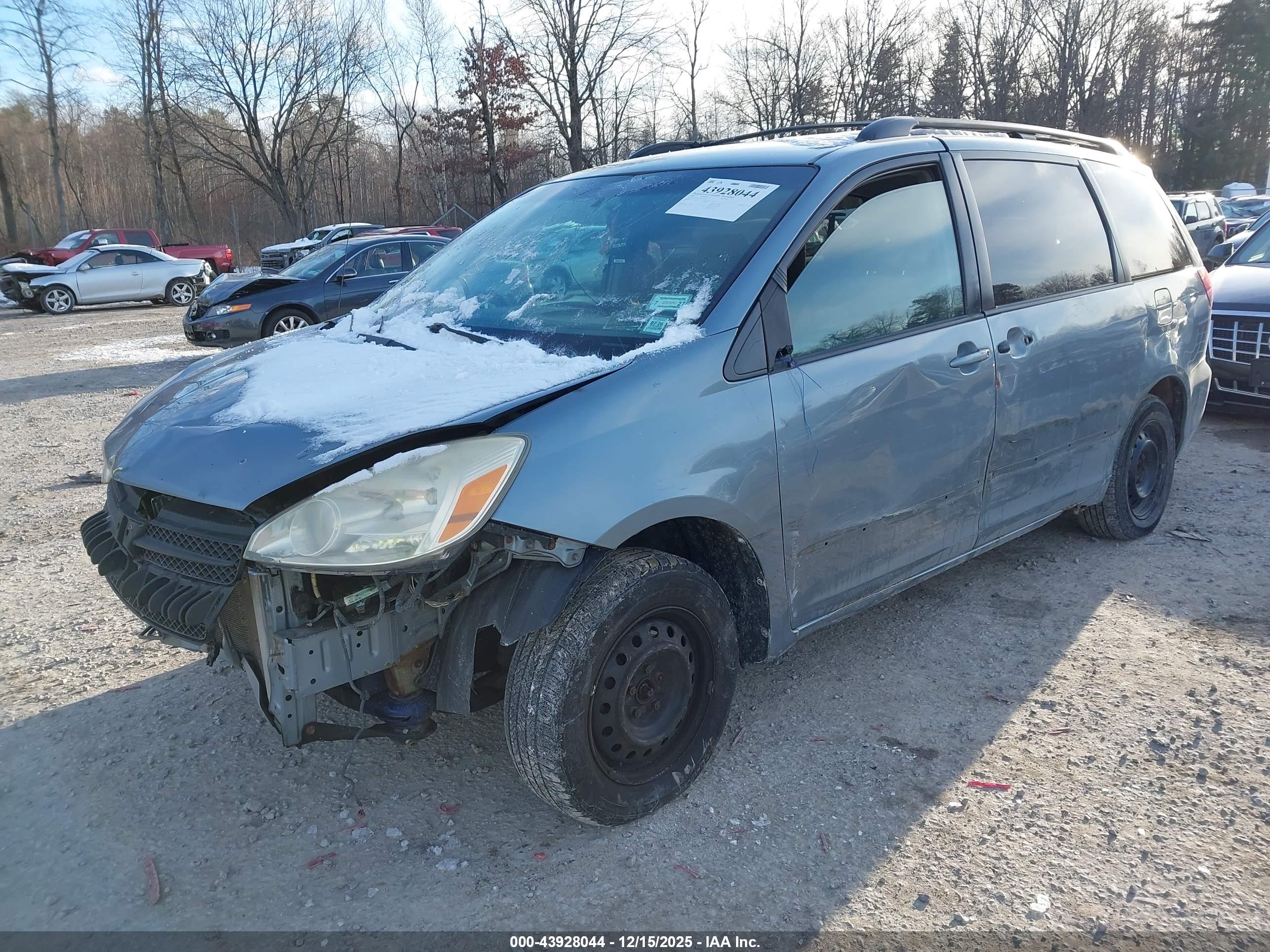 TOYOTA SIENNA image 2