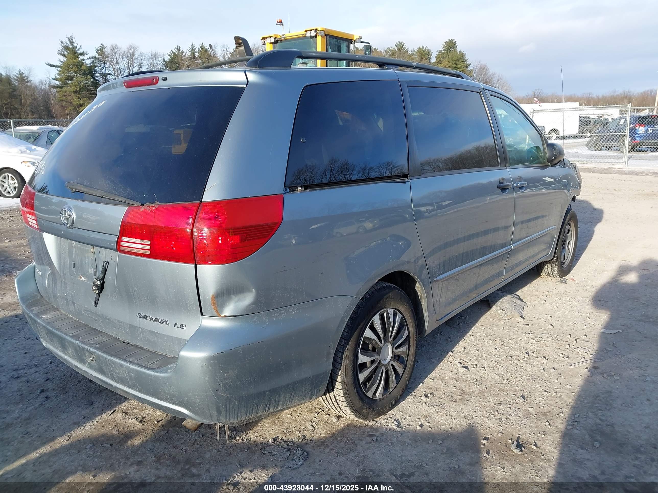 TOYOTA SIENNA image 4