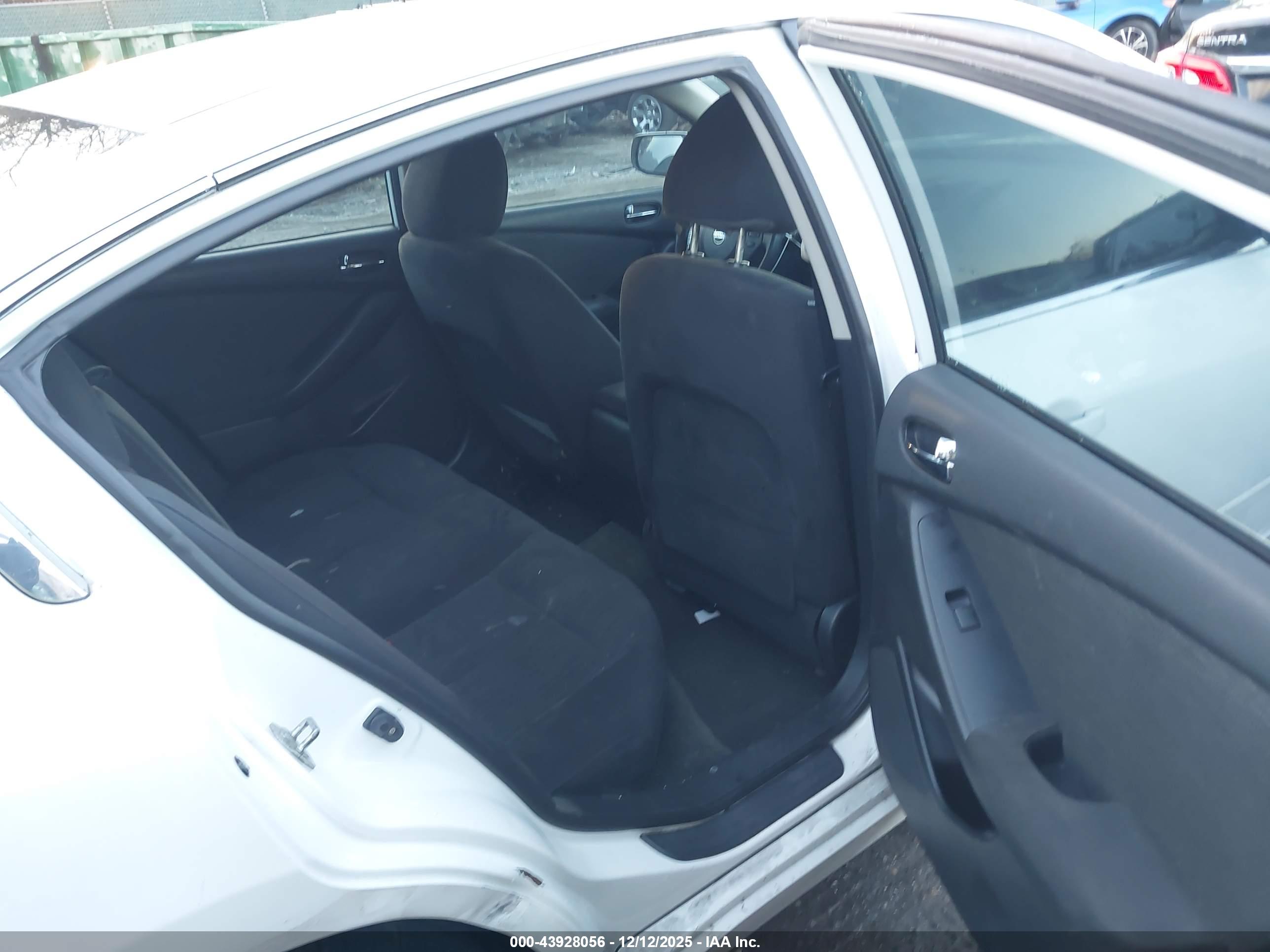 NISSAN ALTIMA image 8