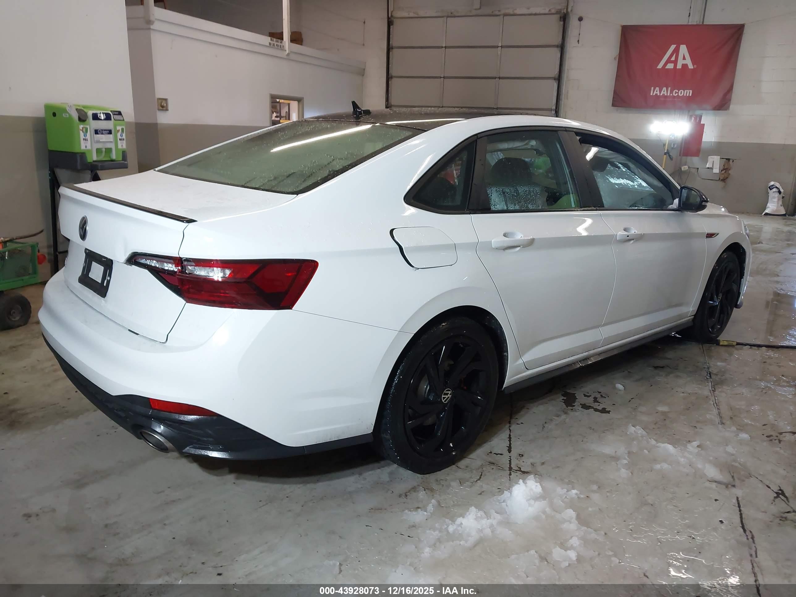 VOLKSWAGEN JETTA image 4