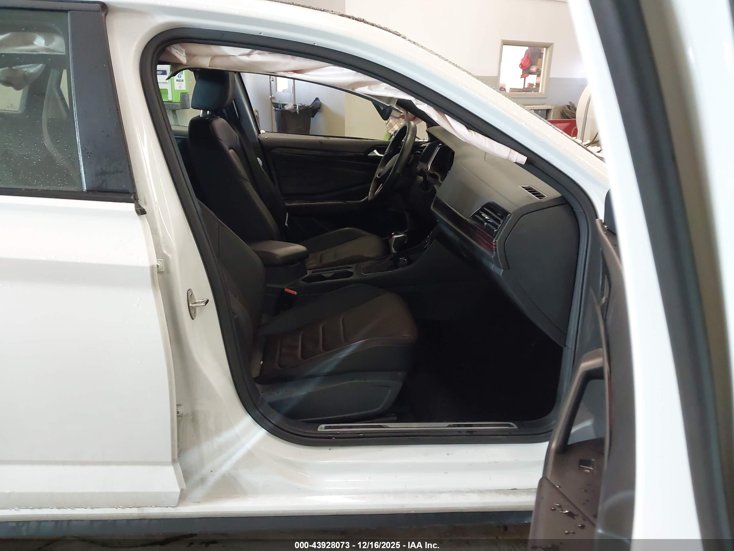 VOLKSWAGEN JETTA image 5