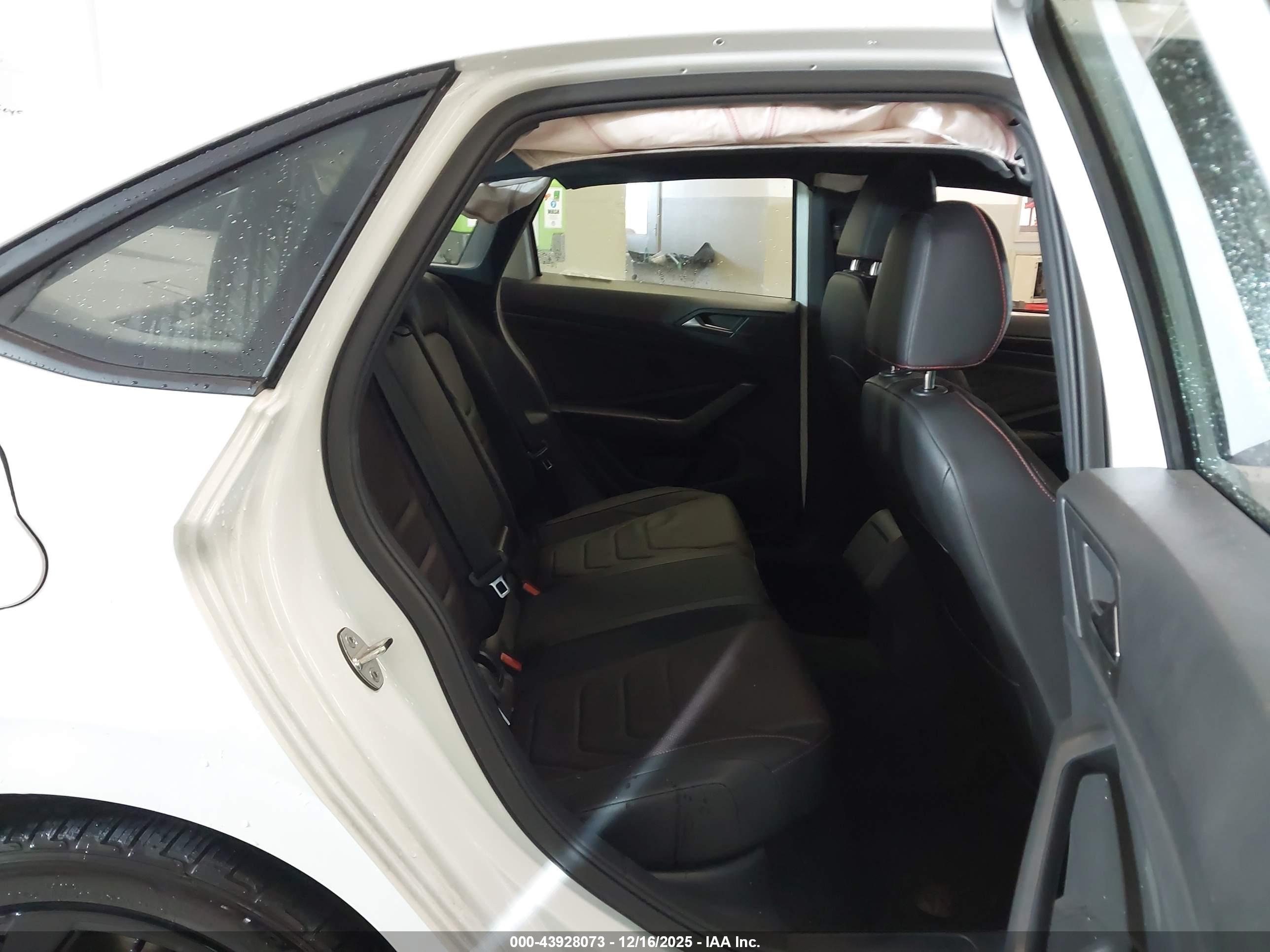 VOLKSWAGEN JETTA image 8