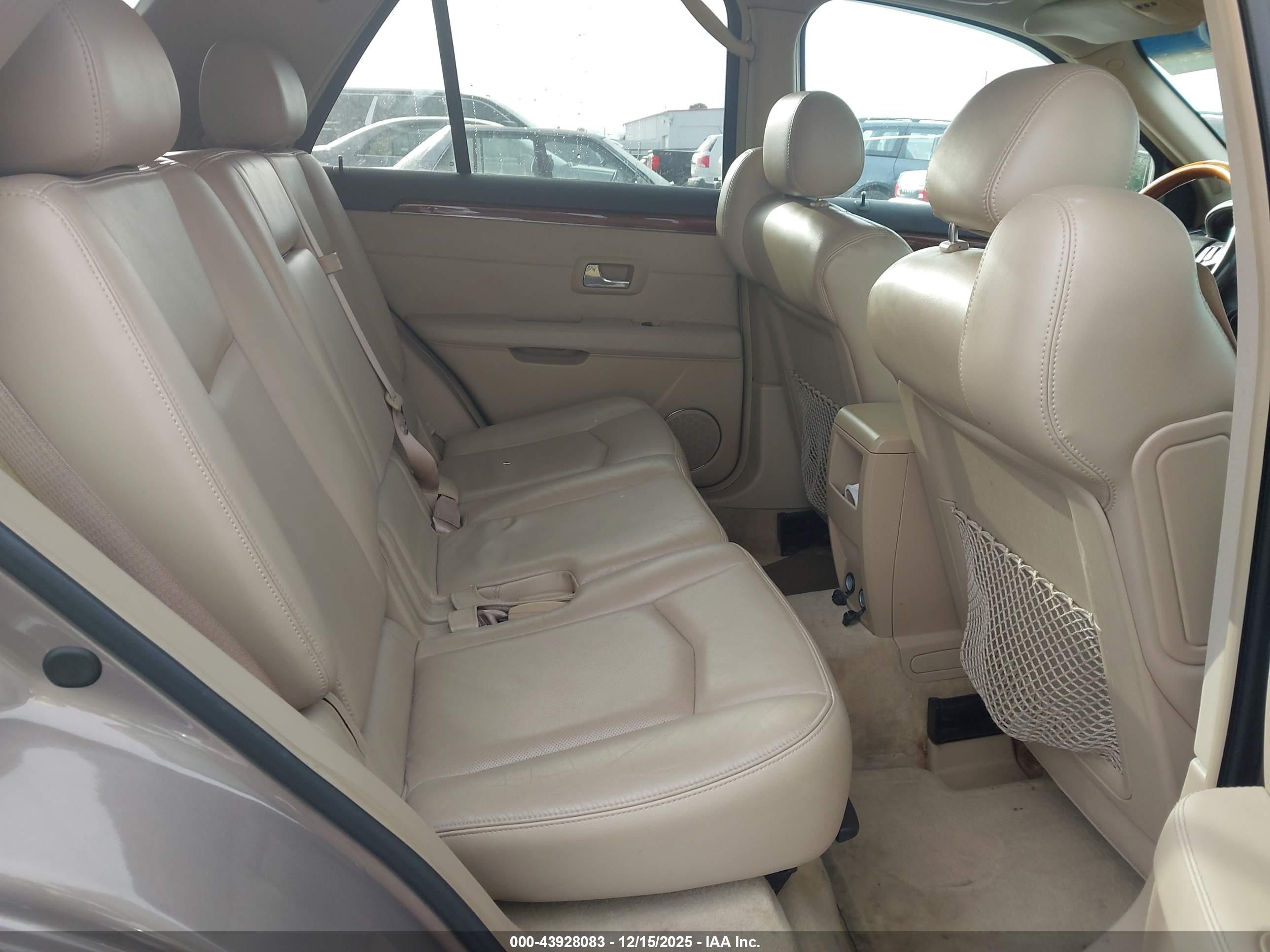 CADILLAC SRX image 8