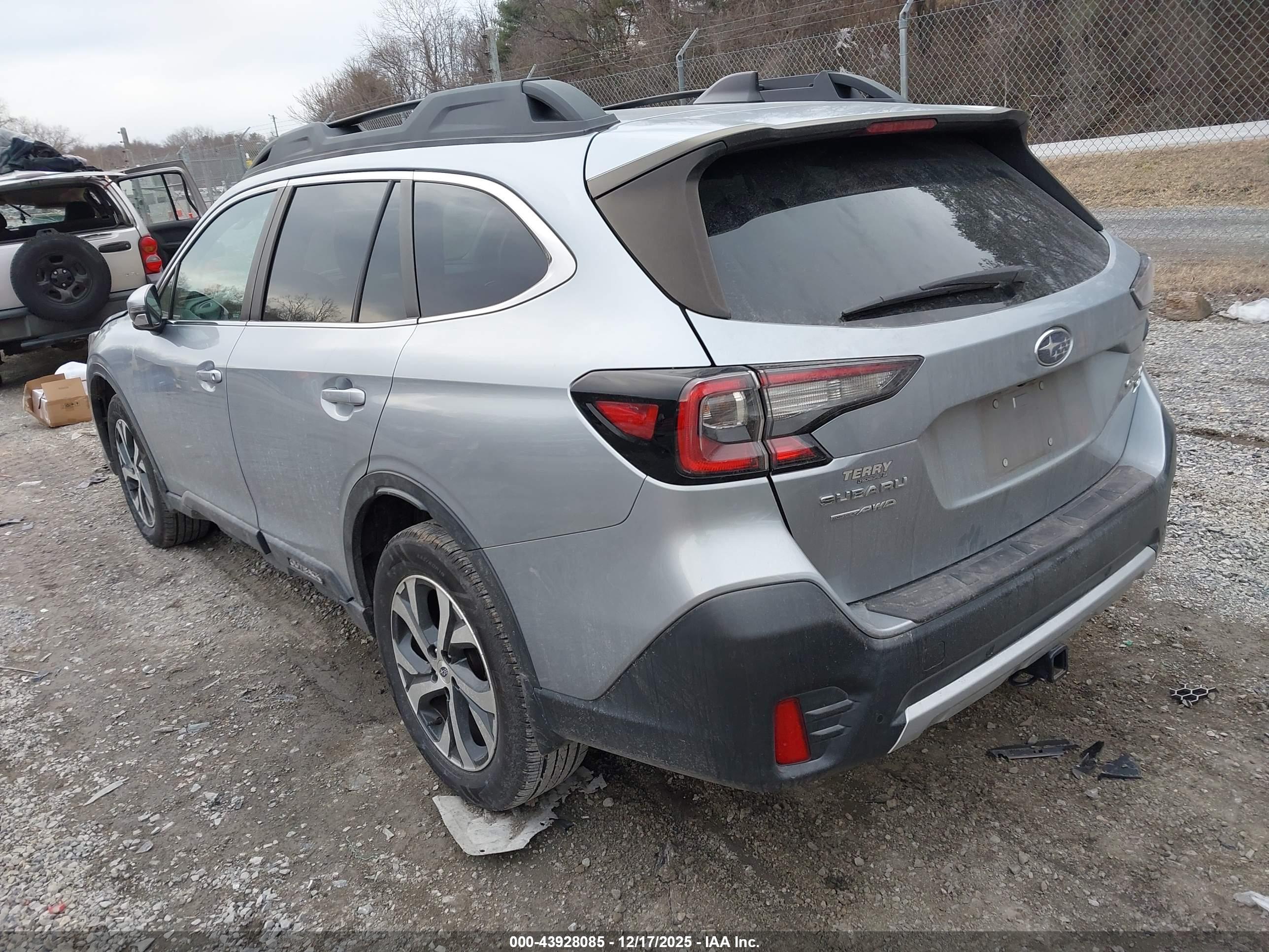 SUBARU OUTBACK image 3