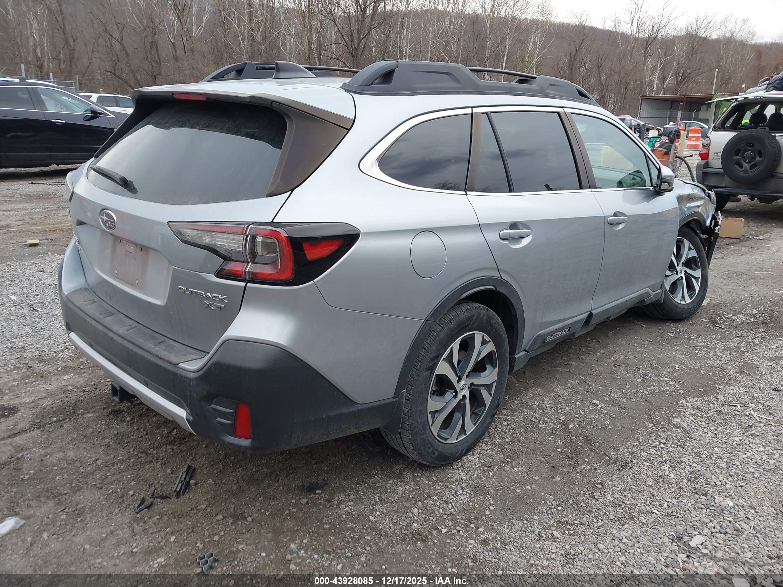SUBARU OUTBACK image 4