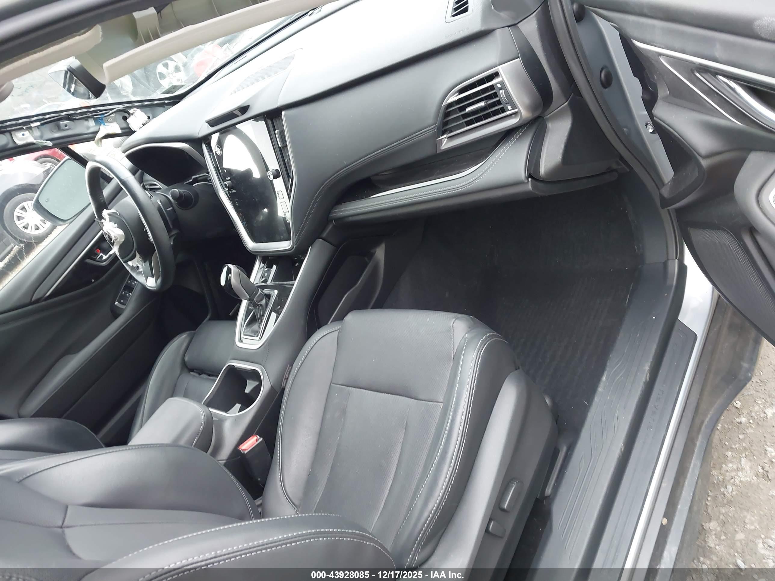 SUBARU OUTBACK image 5