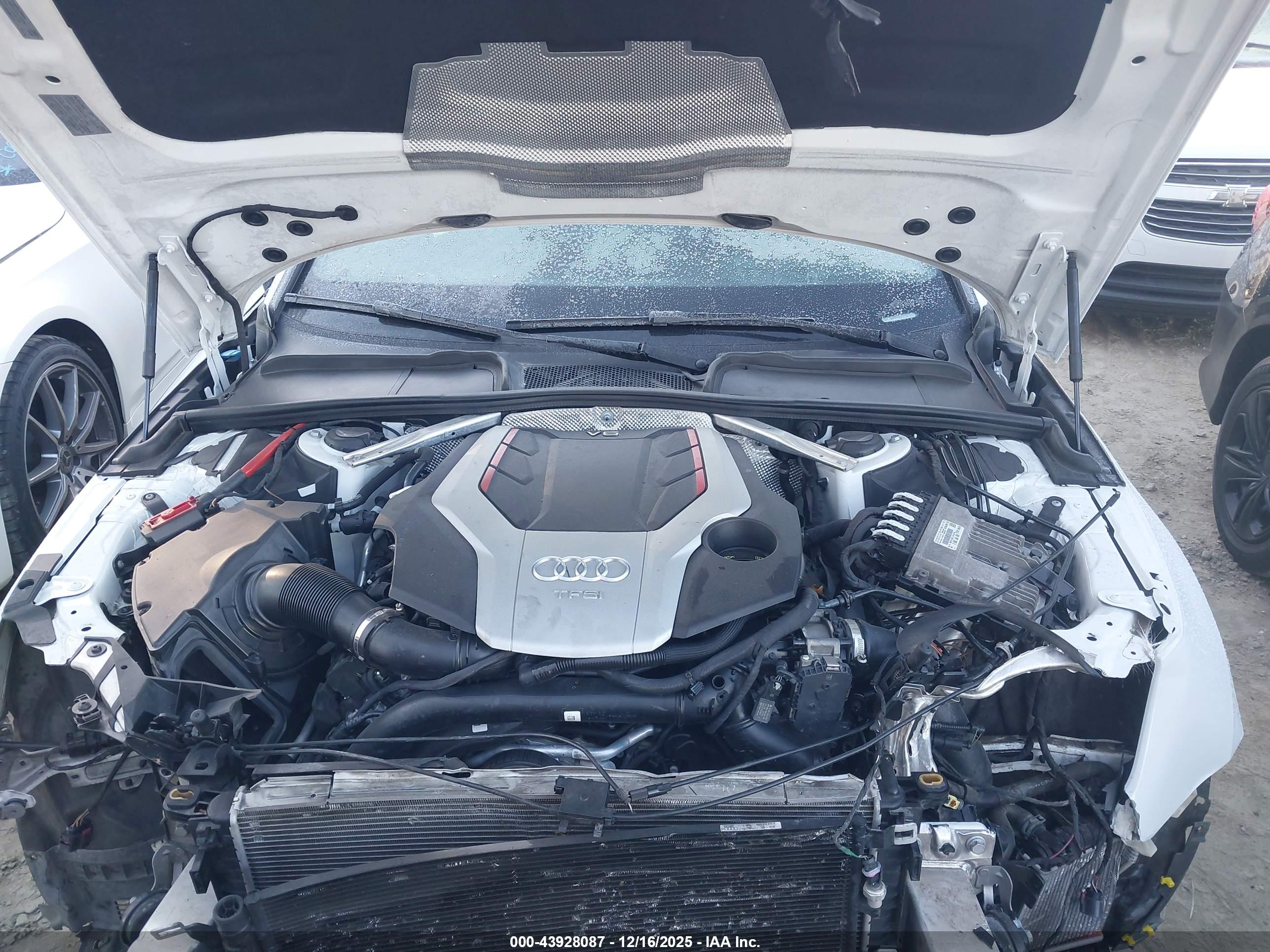 AUDI S4 image 10