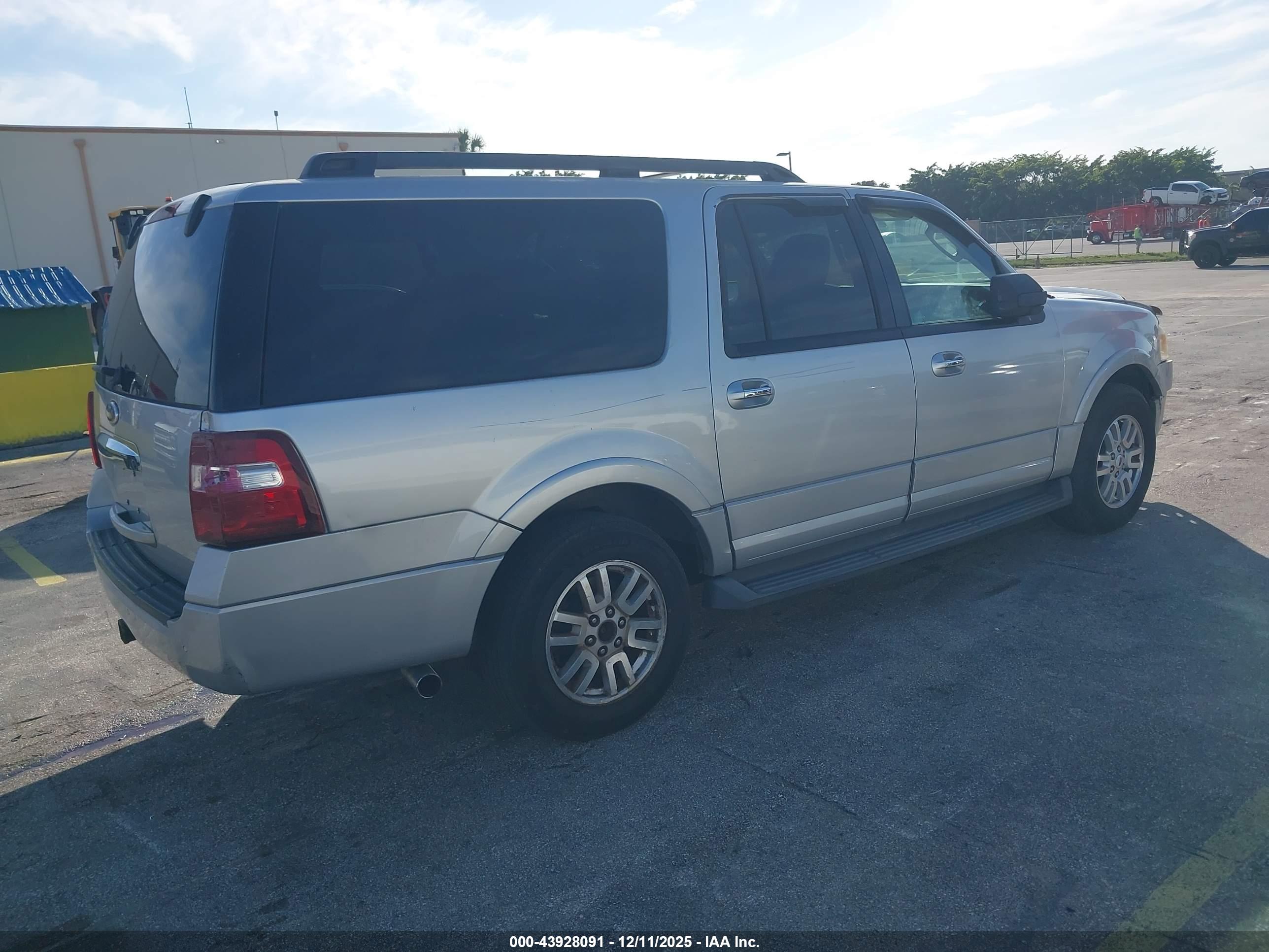 FORD EXPEDITION image 4