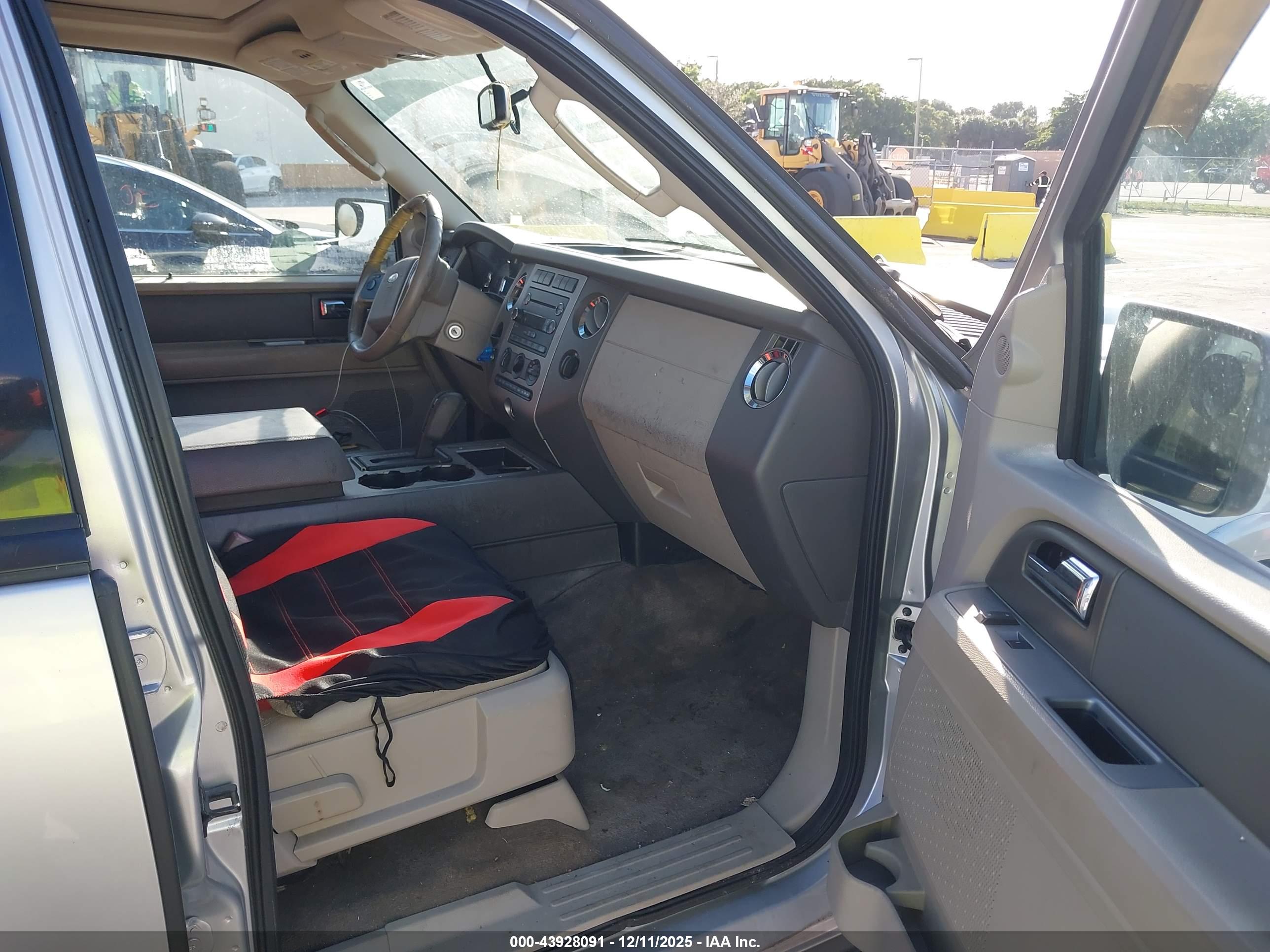 FORD EXPEDITION image 5