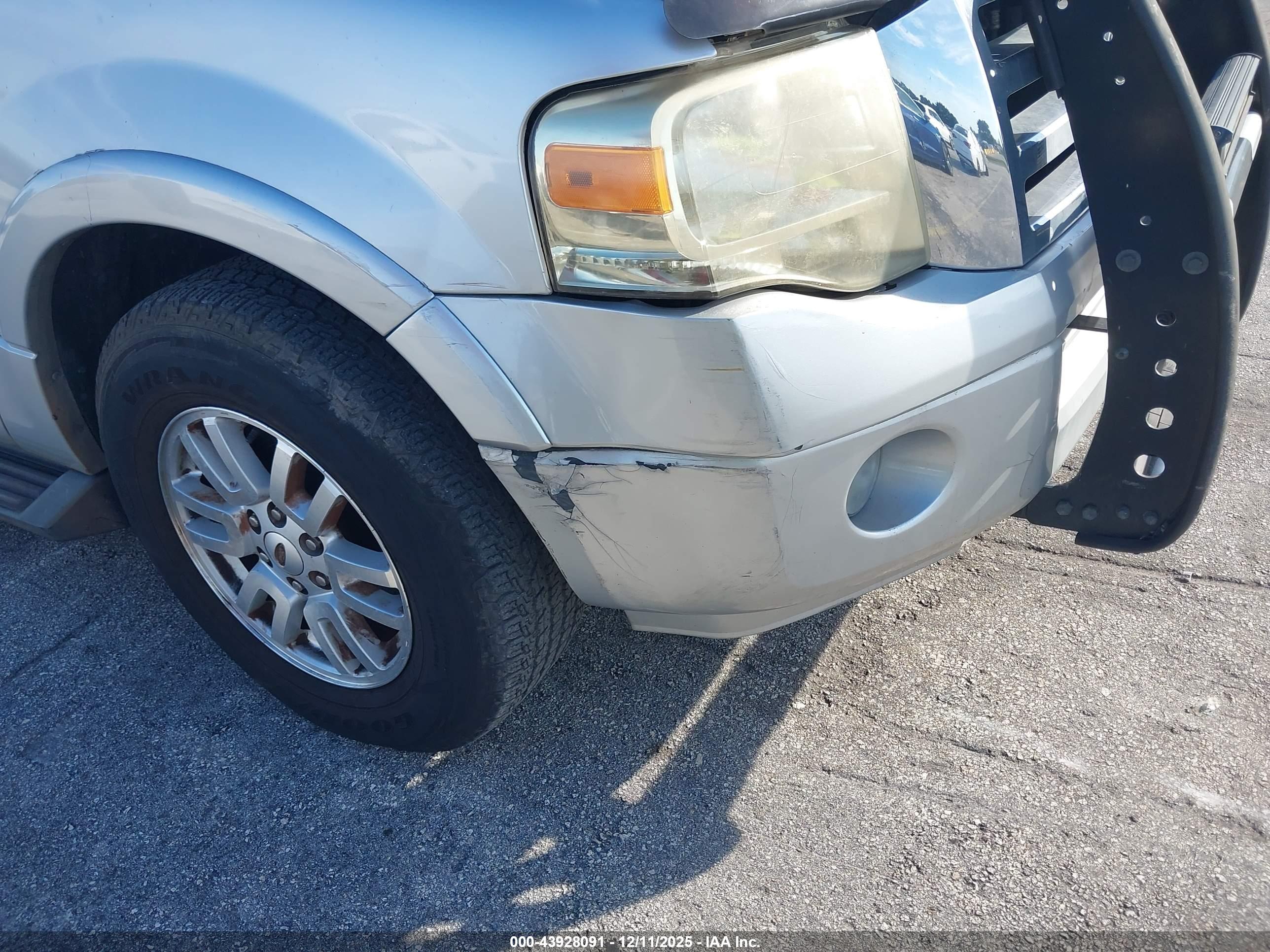 FORD EXPEDITION image 6