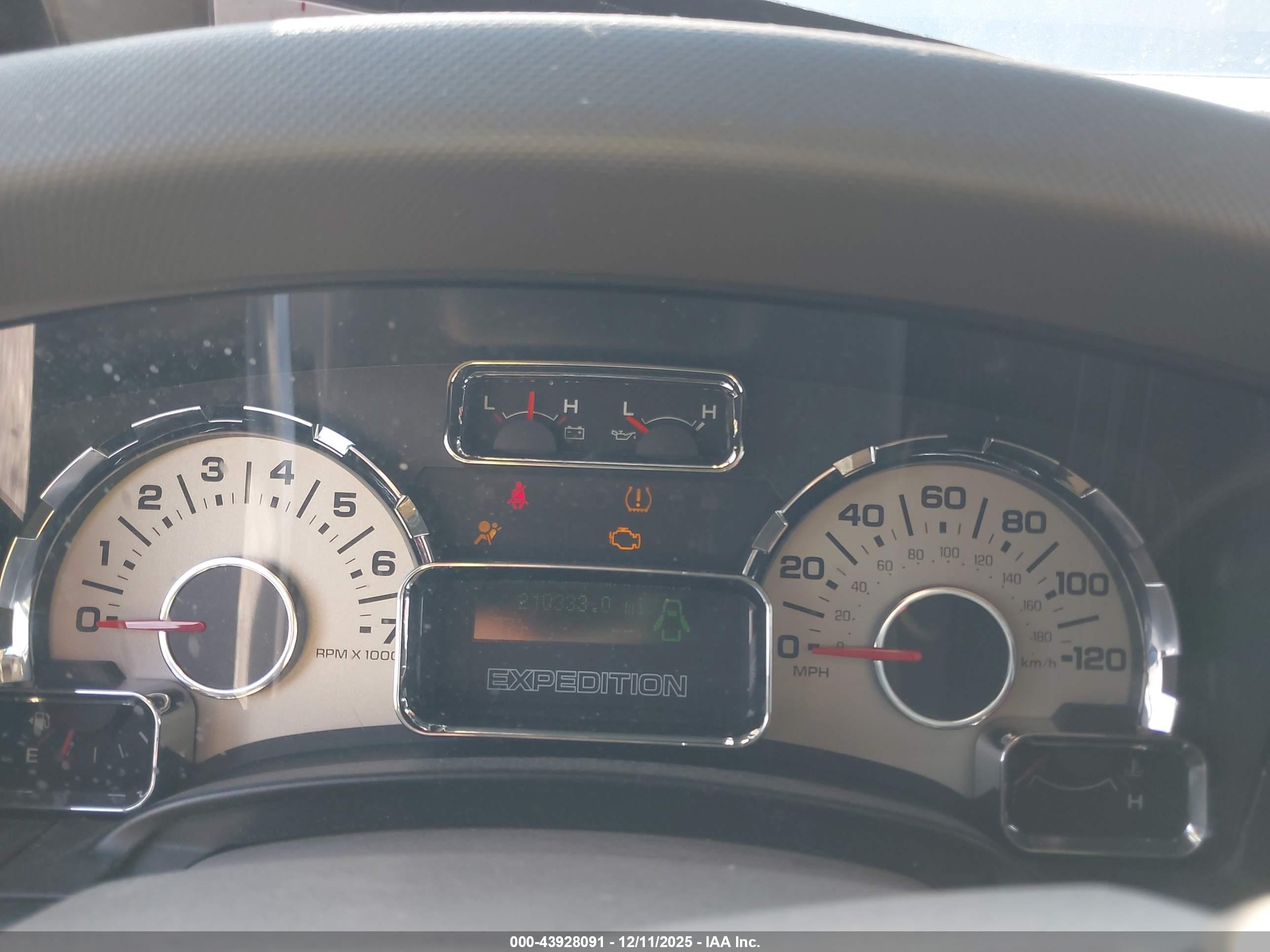 FORD EXPEDITION image 7