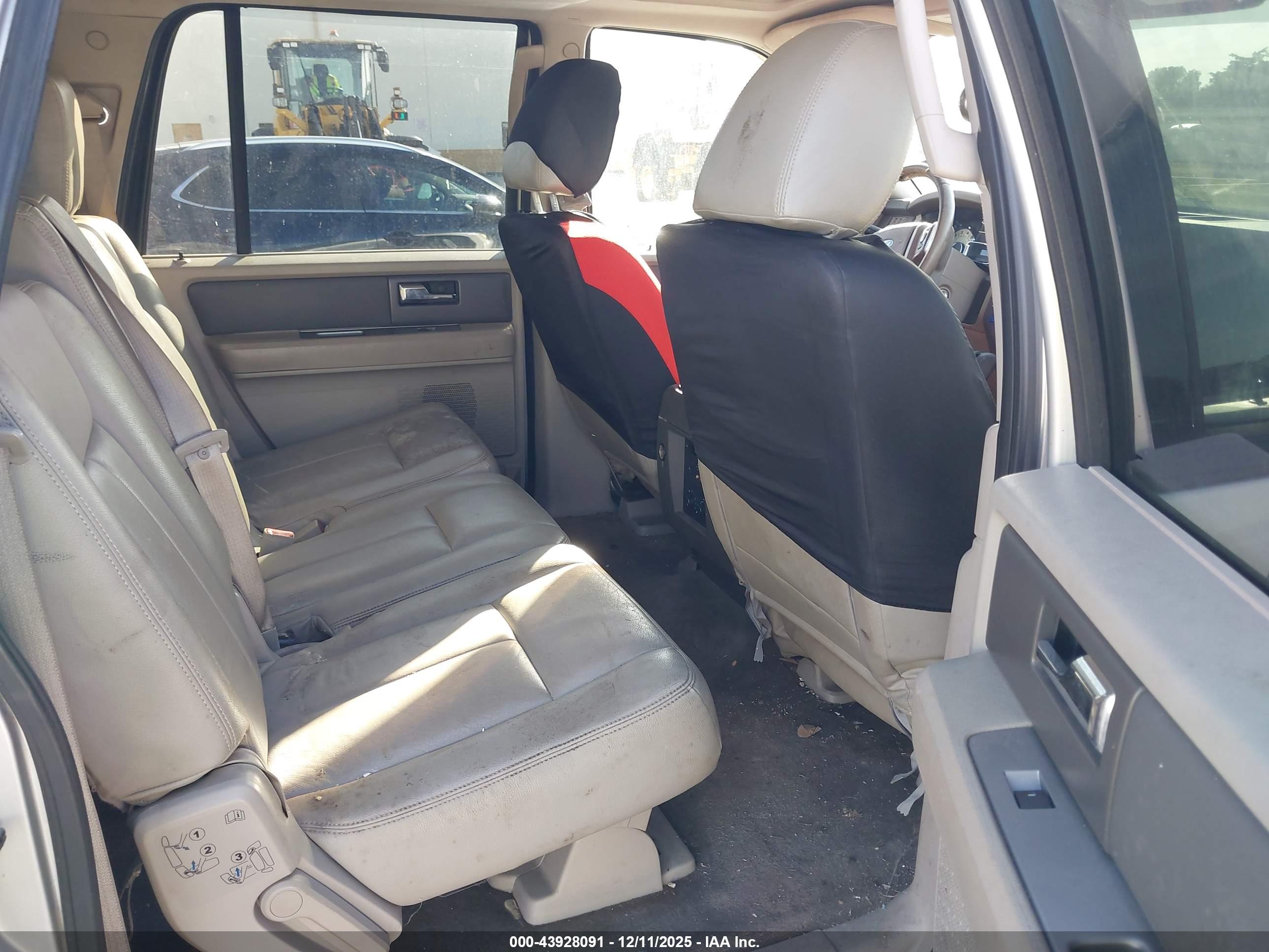FORD EXPEDITION image 8