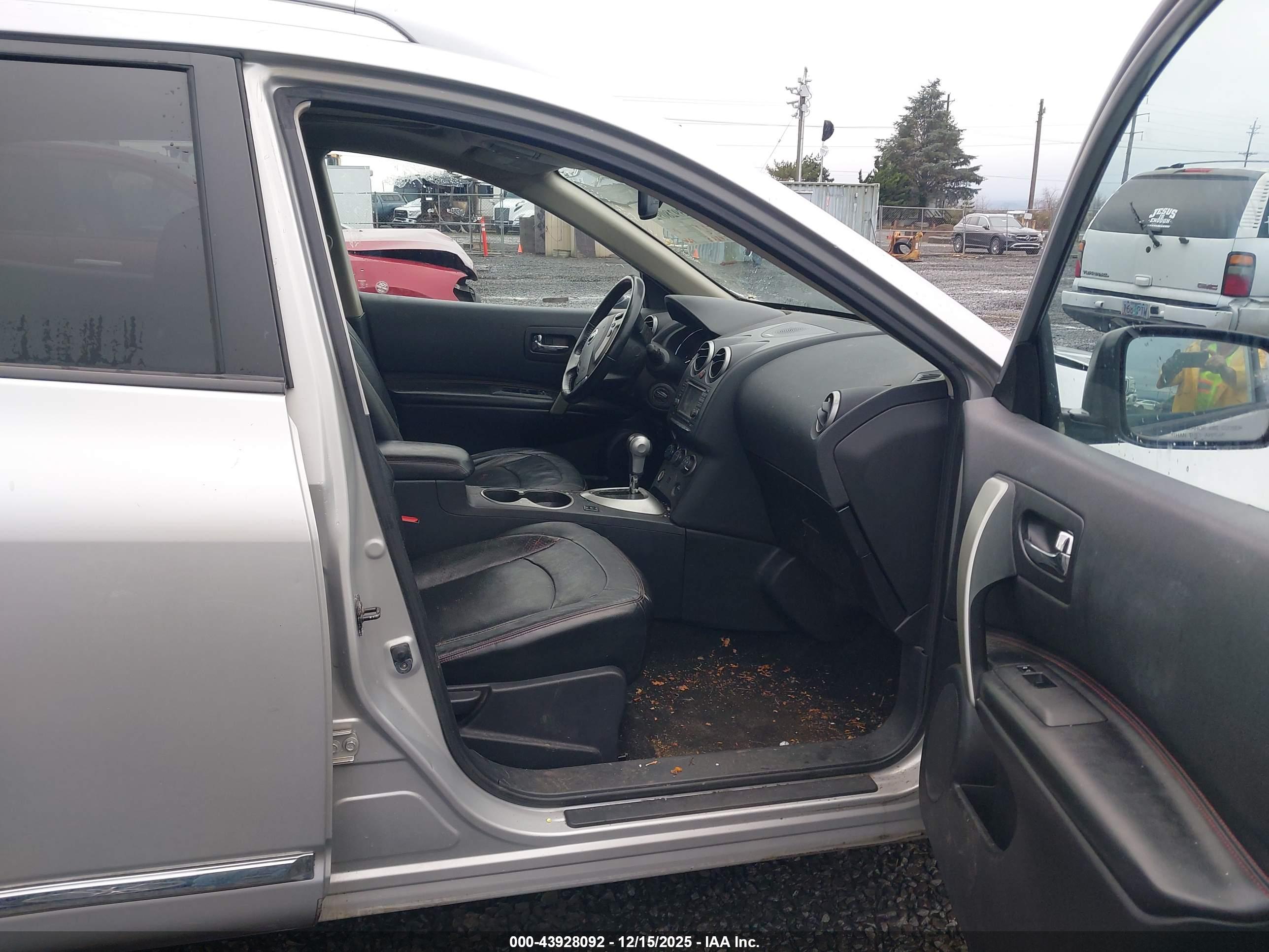 NISSAN ROGUE image 5