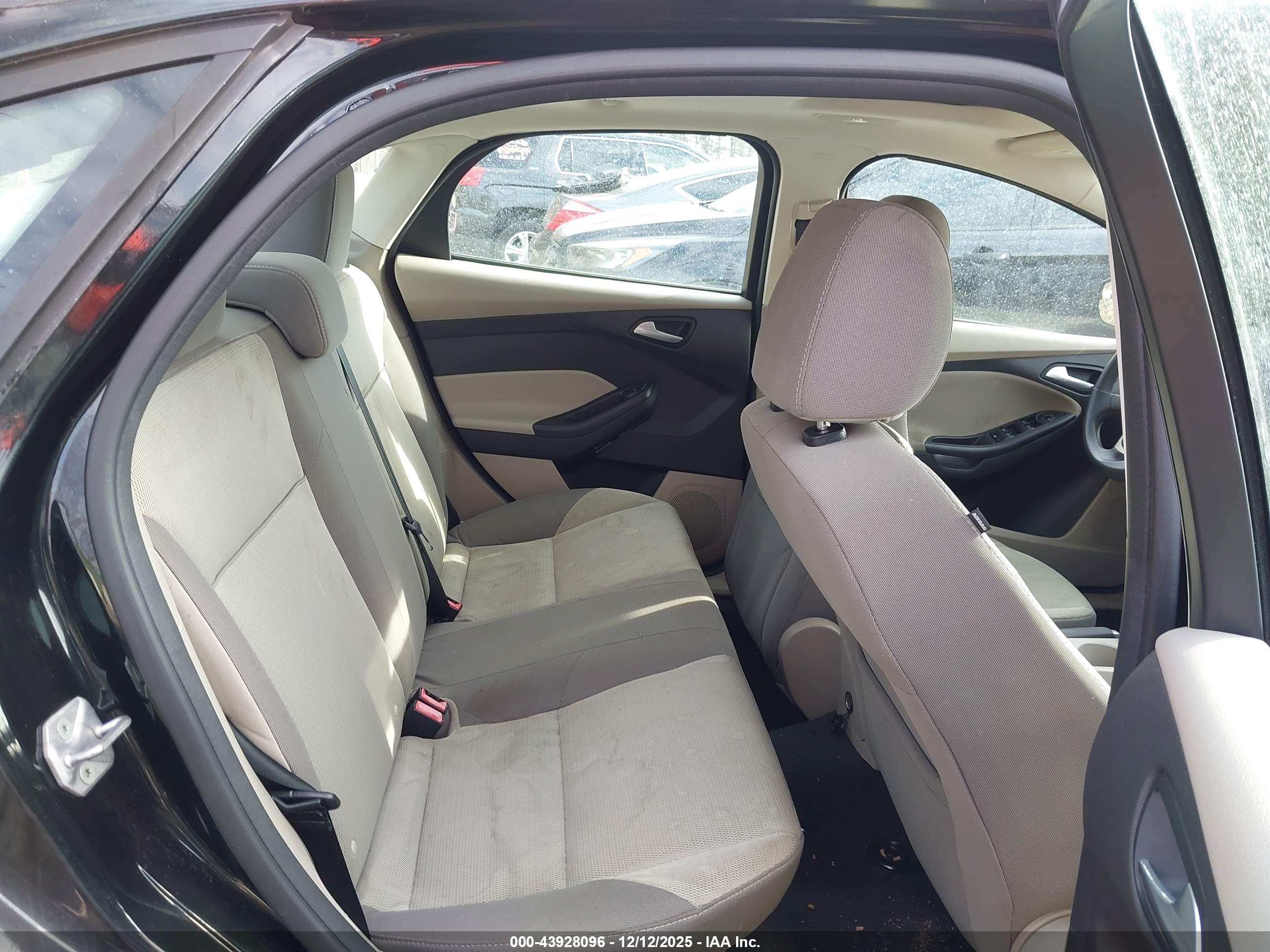 FORD FOCUS image 8