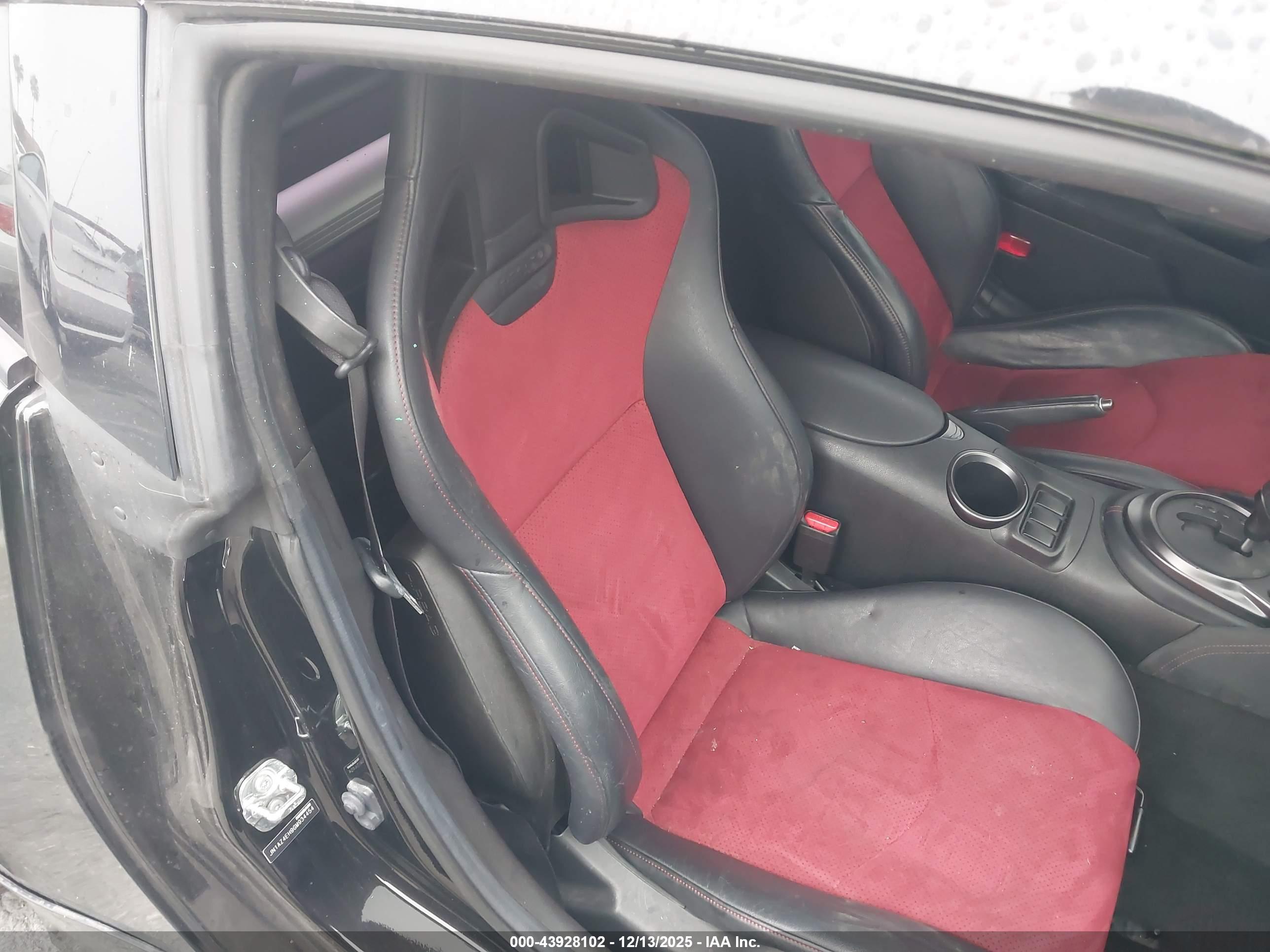 NISSAN 370Z image 8