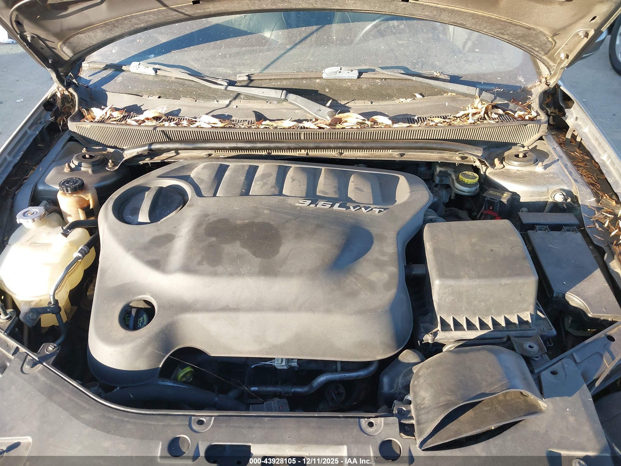 CHRYSLER 200 image 10
