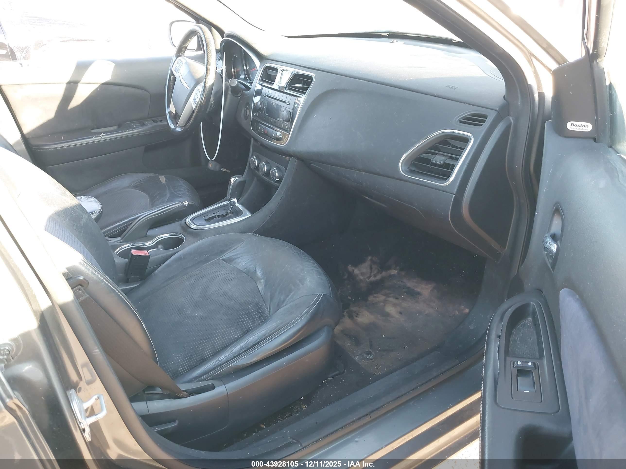 CHRYSLER 200 image 5