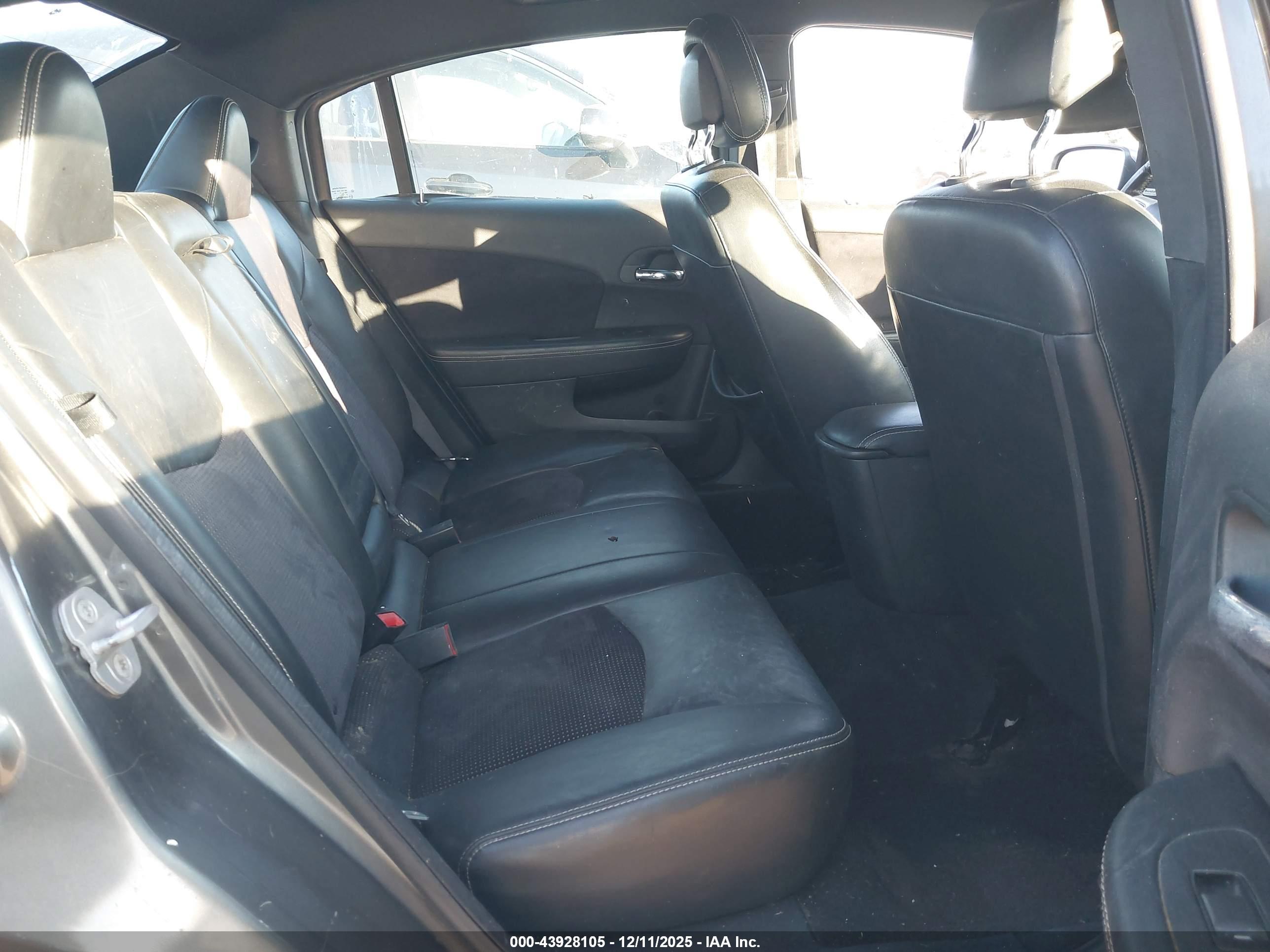 CHRYSLER 200 image 8