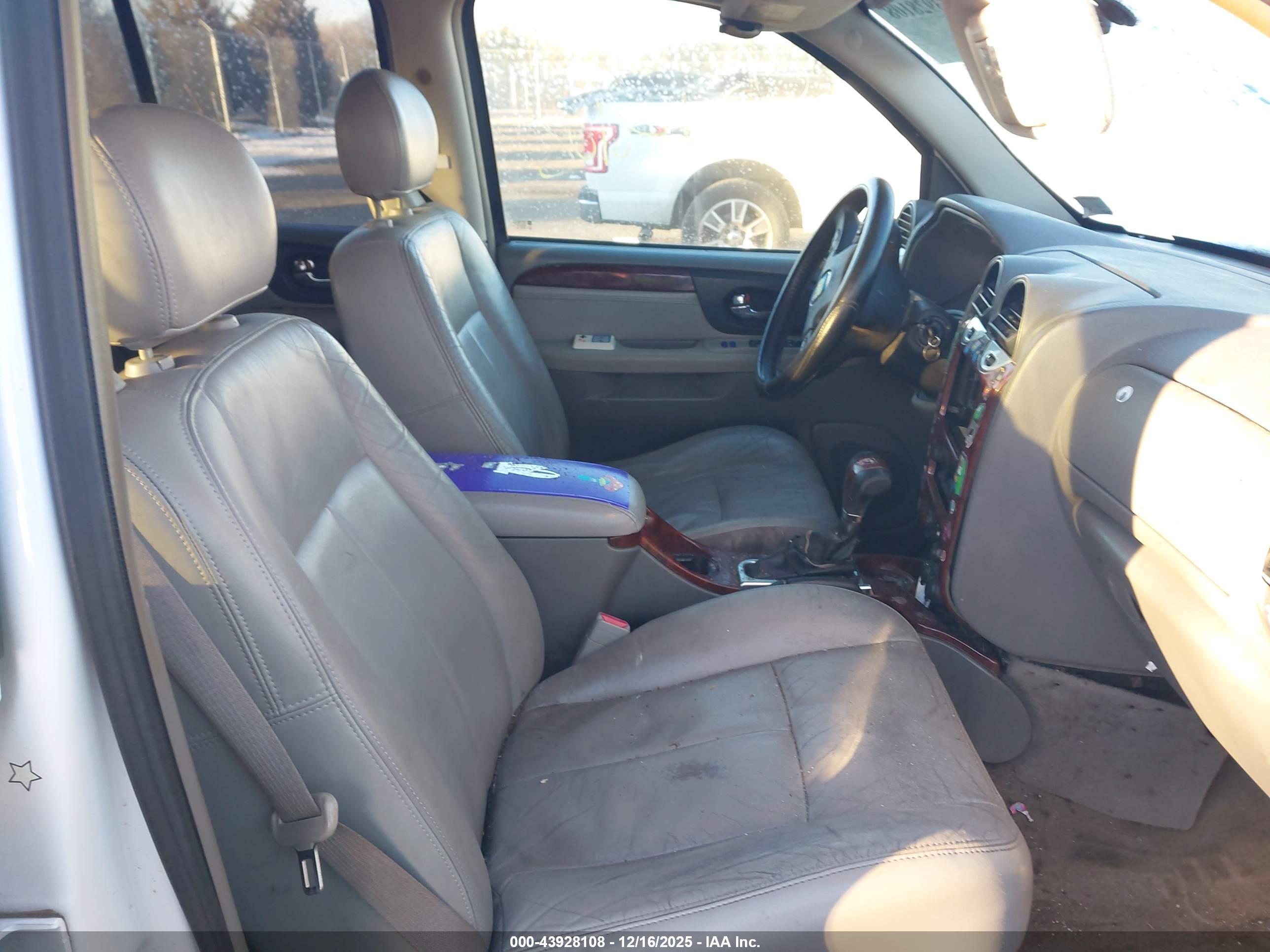 GMC ENVOY image 5