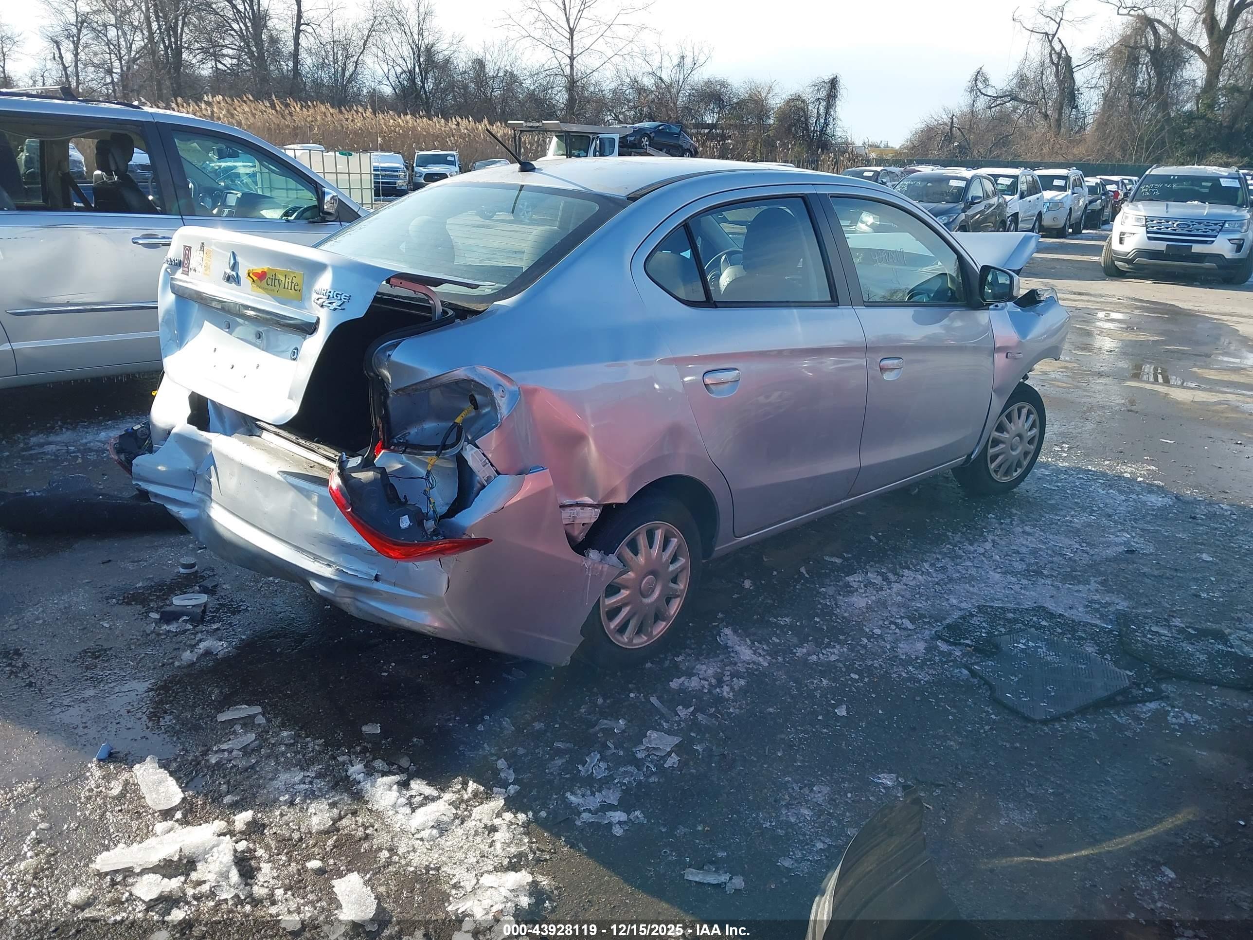 MITSUBISHI MIRAGE image 4