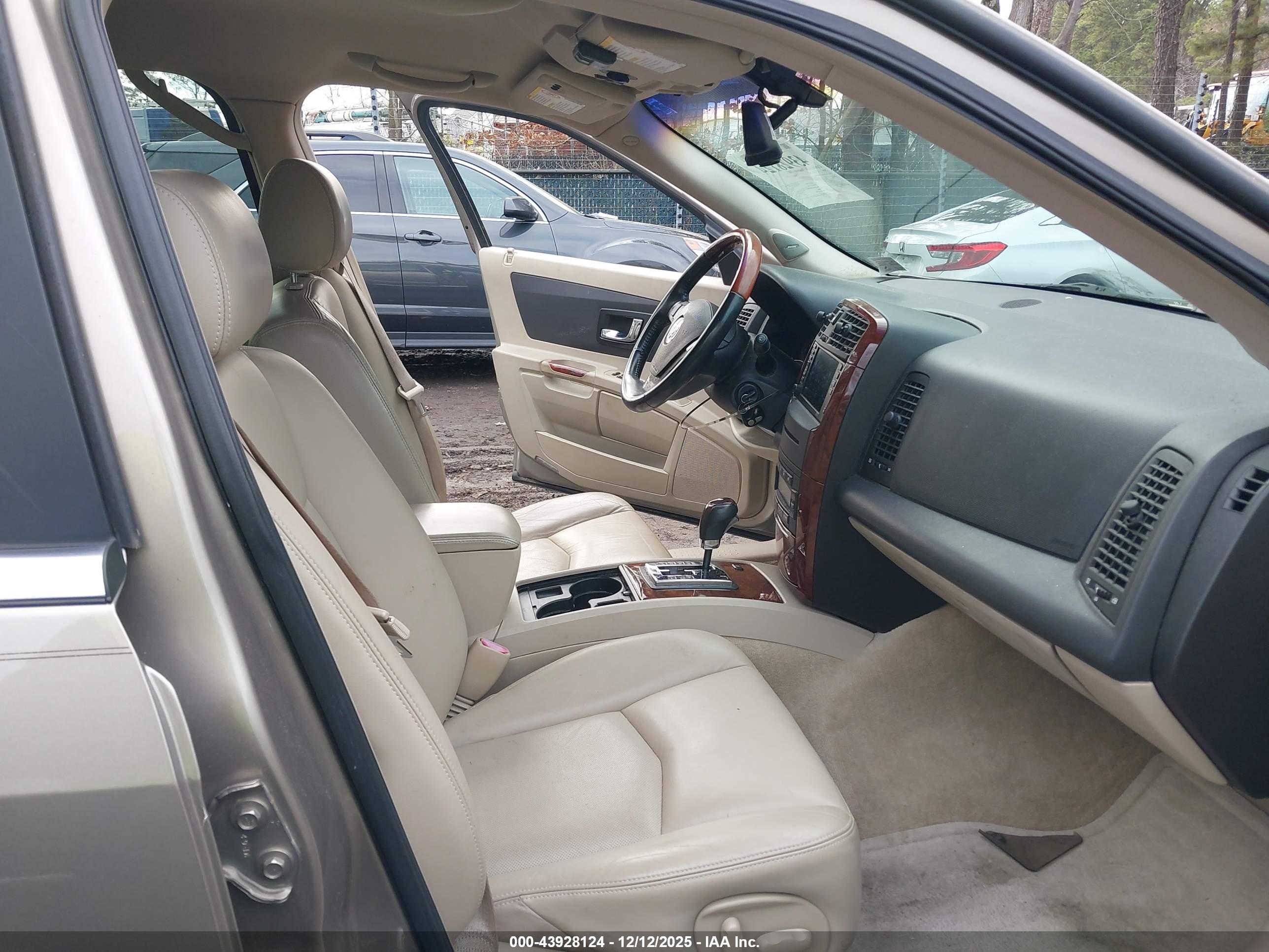 CADILLAC SRX image 5