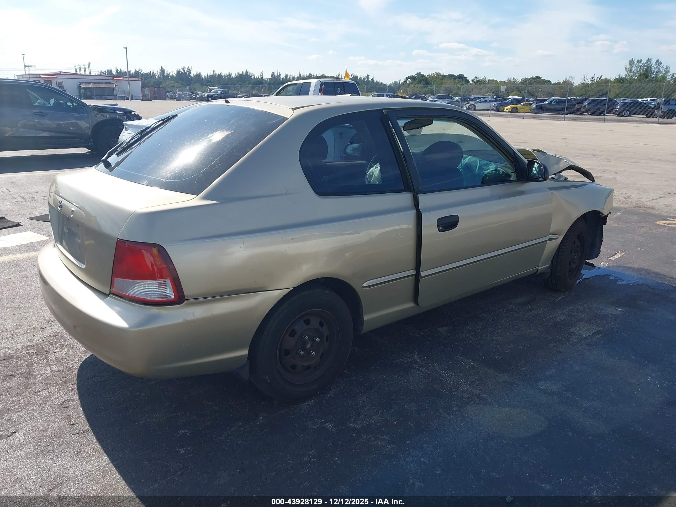 HYUNDAI ACCENT image 4