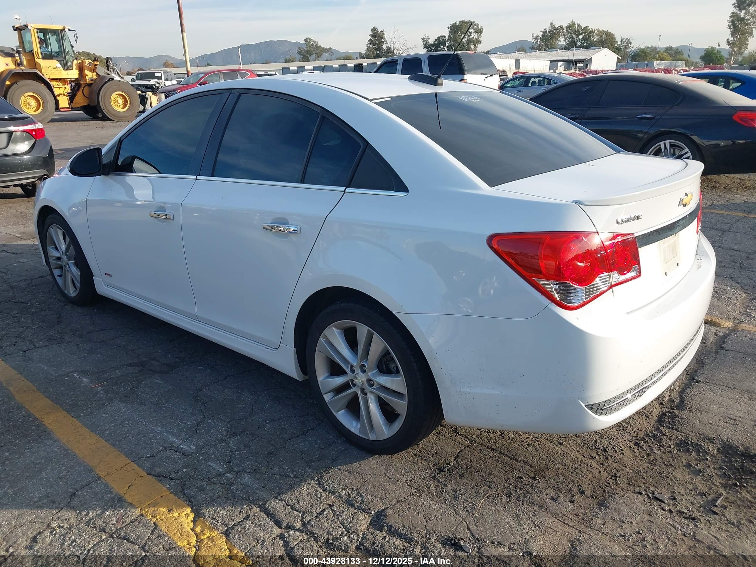 CHEVROLET CRUZE image 3
