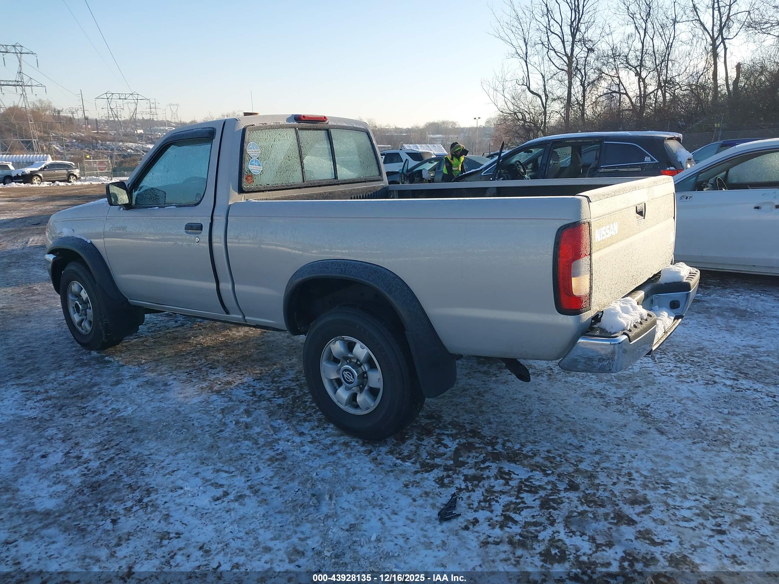 NISSAN FRONTIER image 3