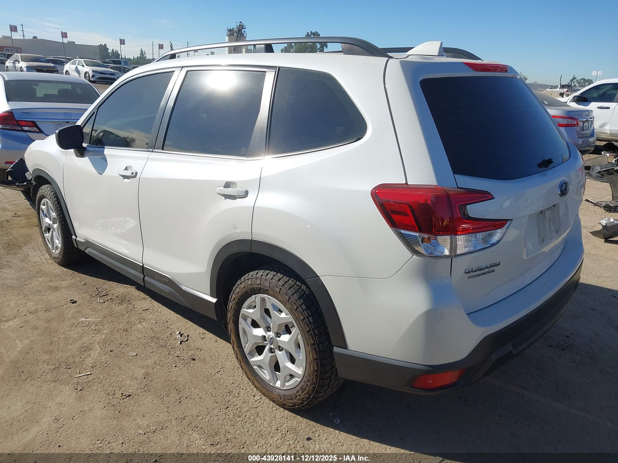SUBARU FORESTER image 3