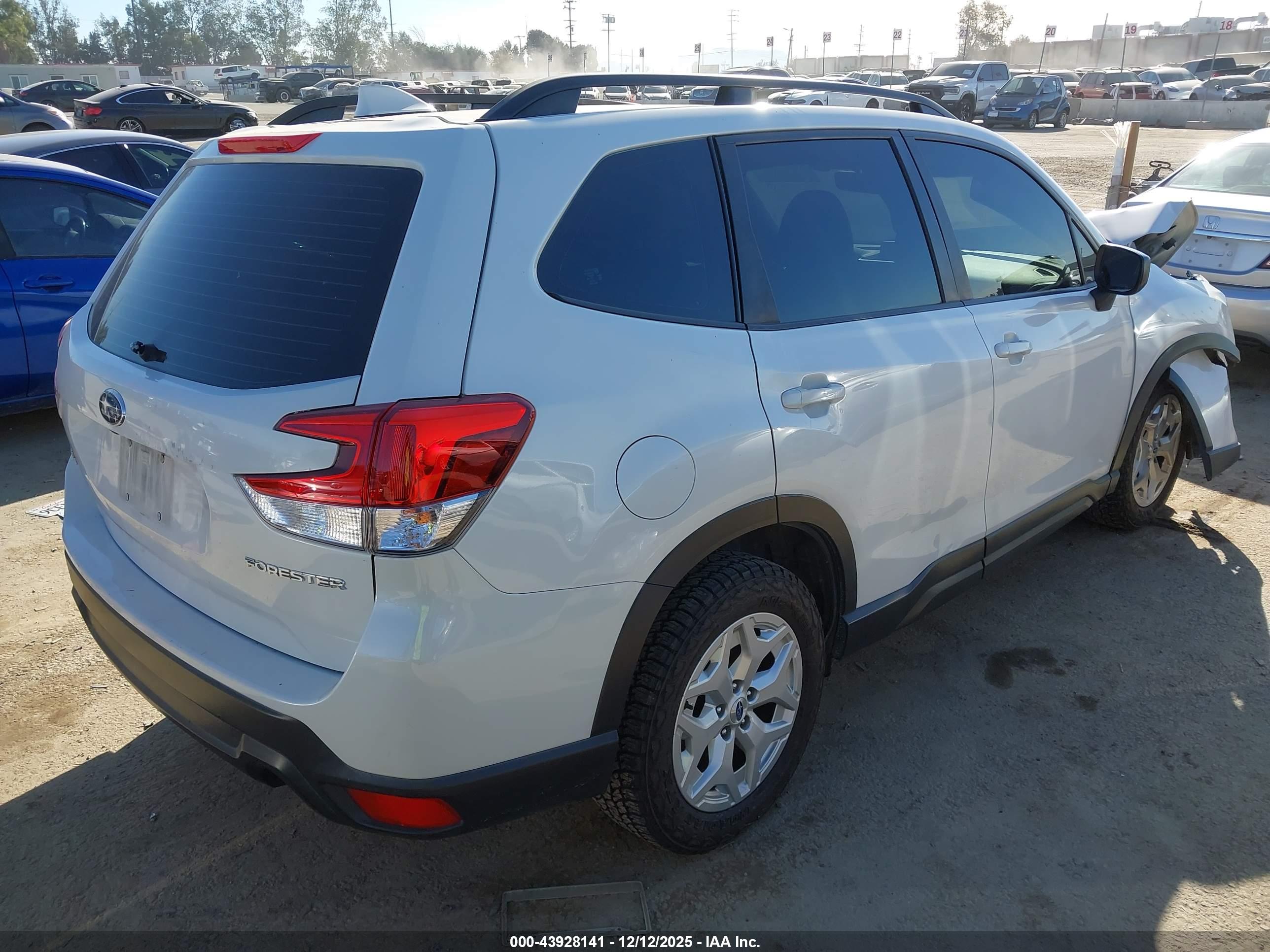 SUBARU FORESTER image 4
