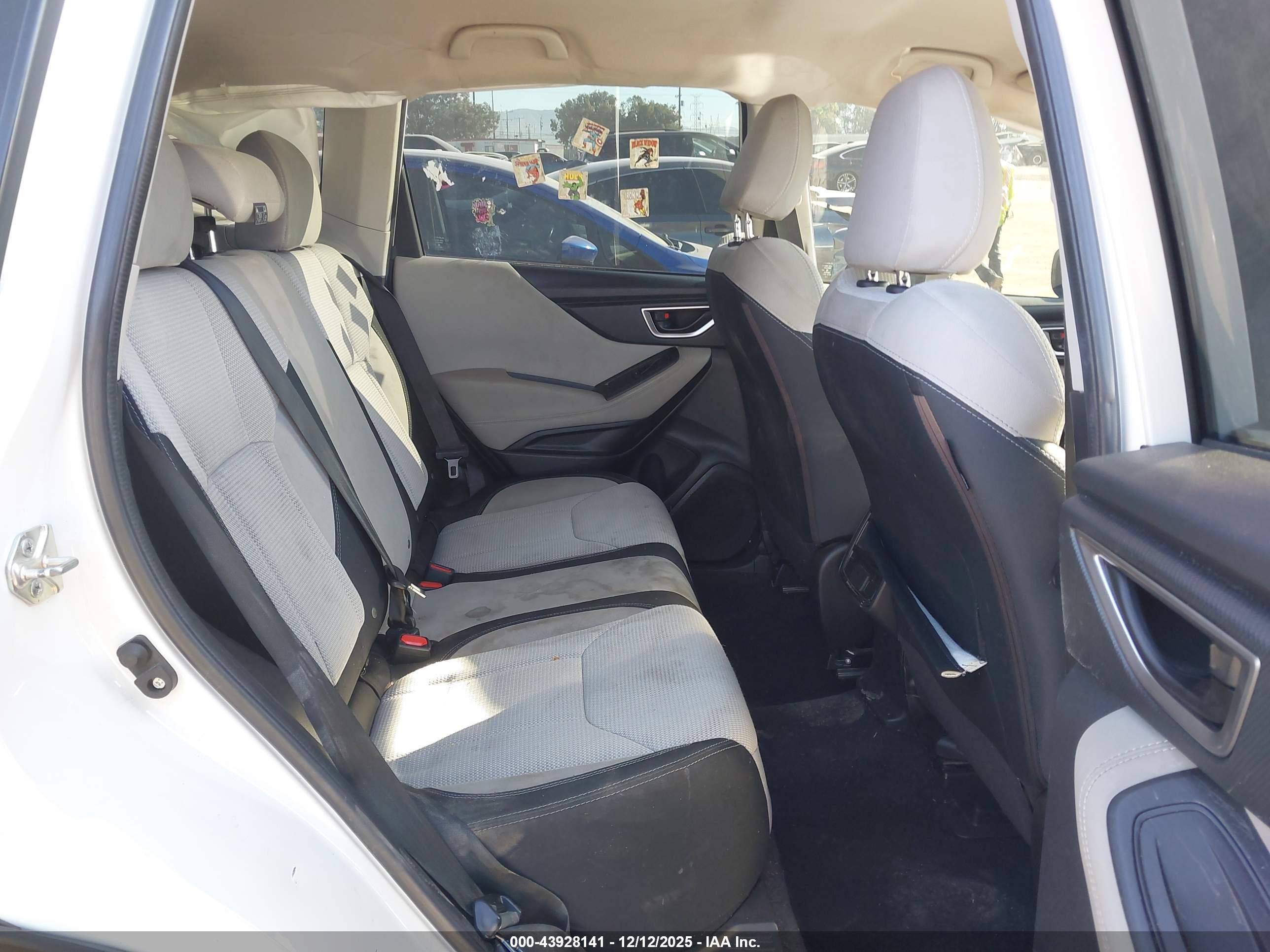 SUBARU FORESTER image 8