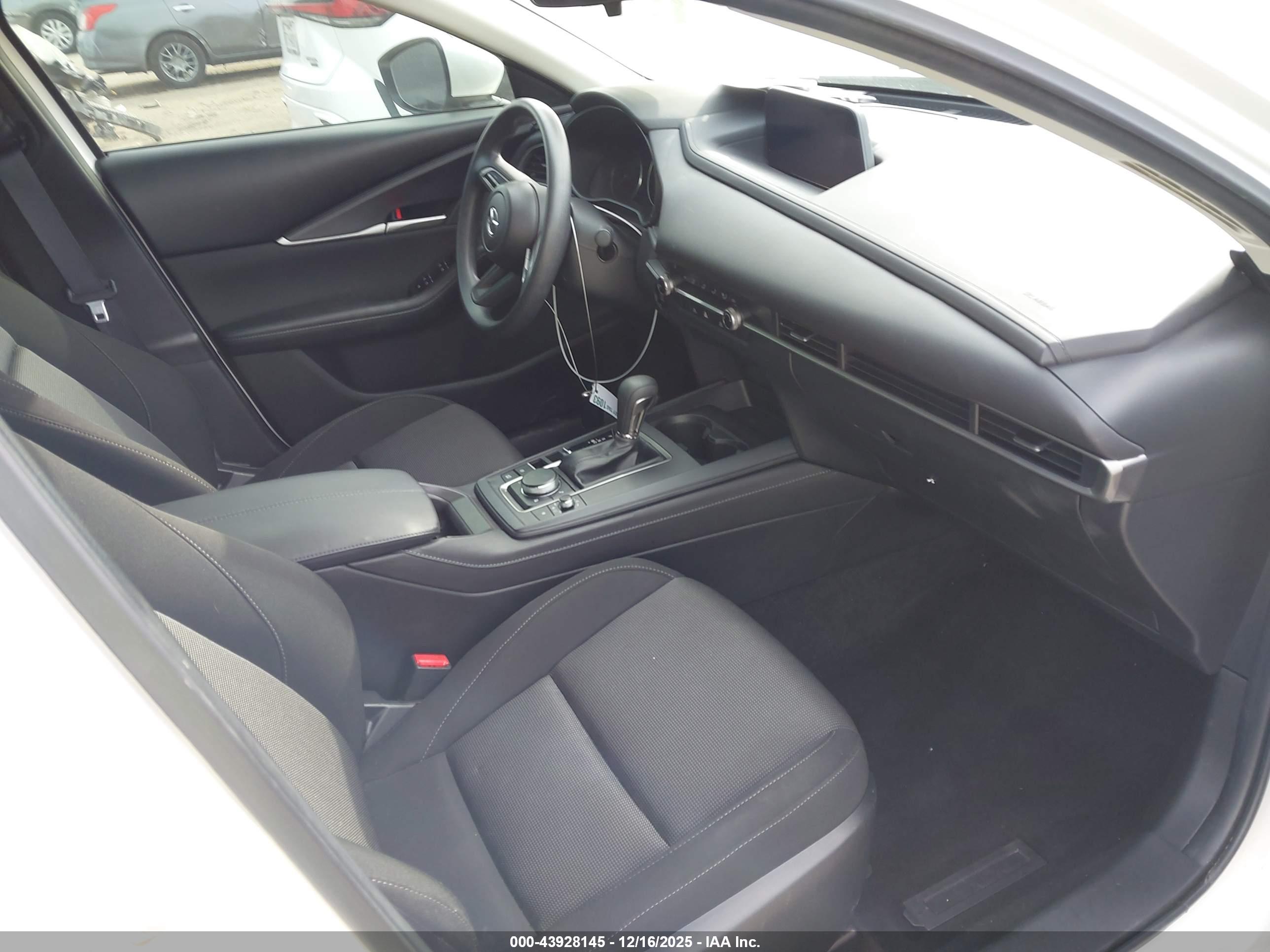 MAZDA CX-30 image 5